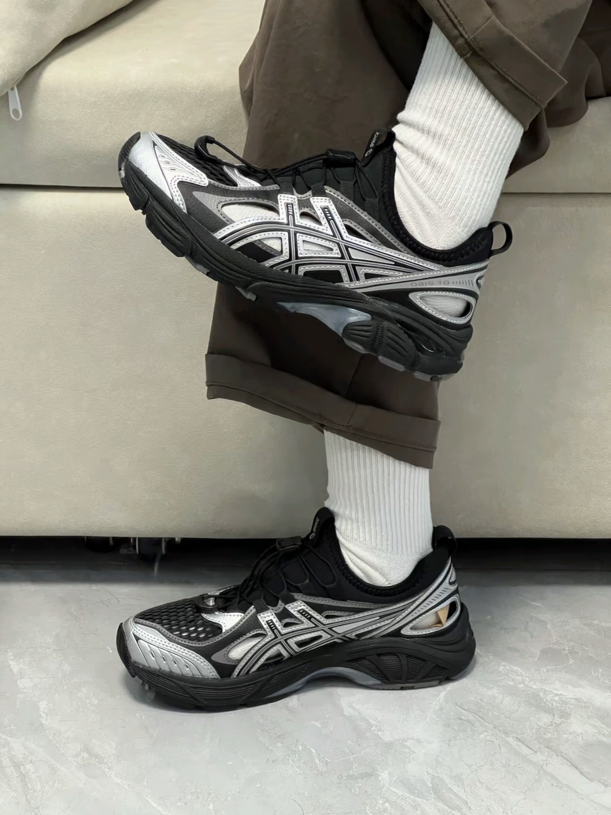 Asics GT-2160 Breeze Black Pure Silver, Salomon RX Marie Jeanne Black 착용 스타일 - 2