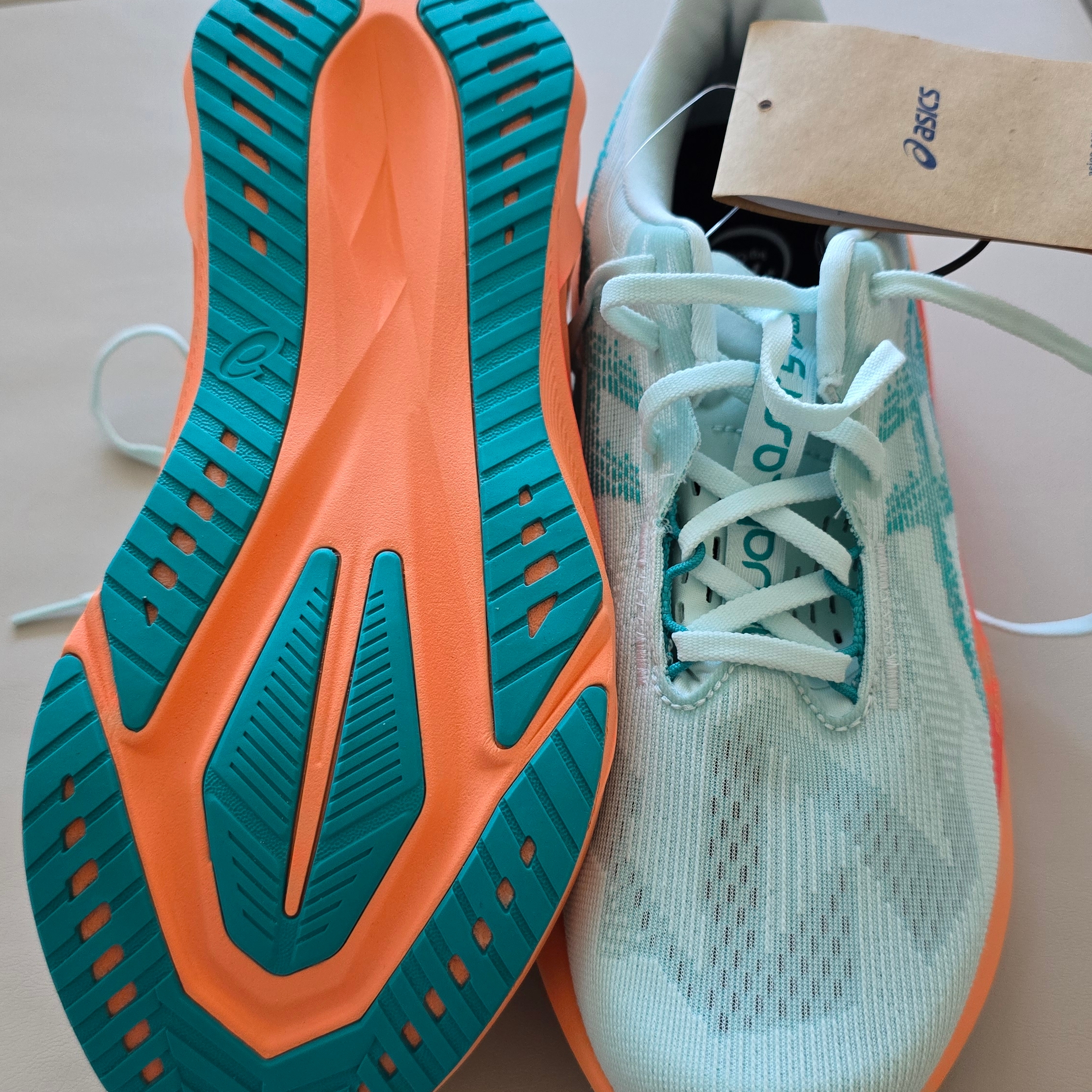 Asics Novablast 5 Soothing Sea Wave Teal 착용 스타일 - 1