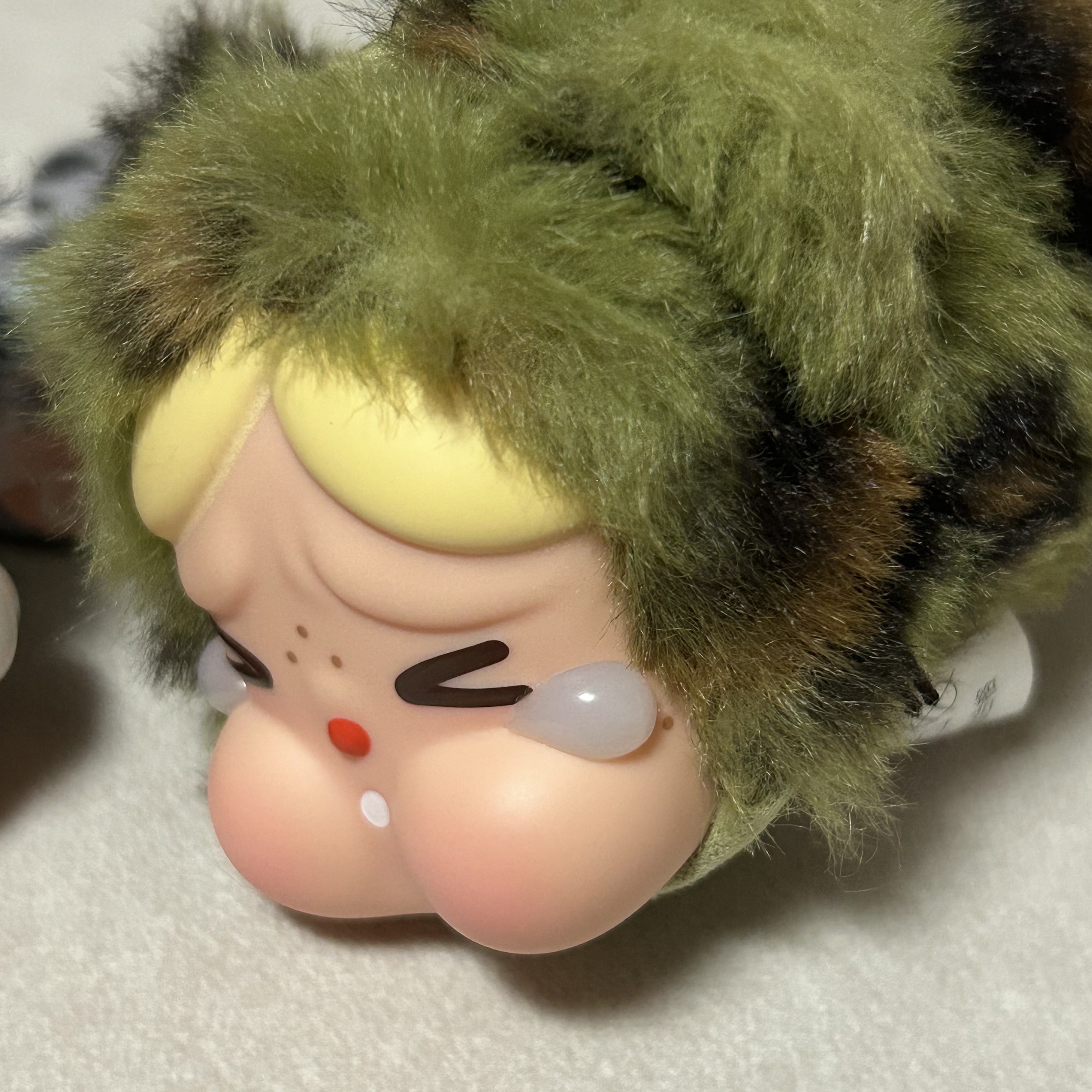 Pop Mart Crybaby Wild But Cutie Series Vinyl Plush Pendant Camo Cutie (Opened Case) 착용 스타일