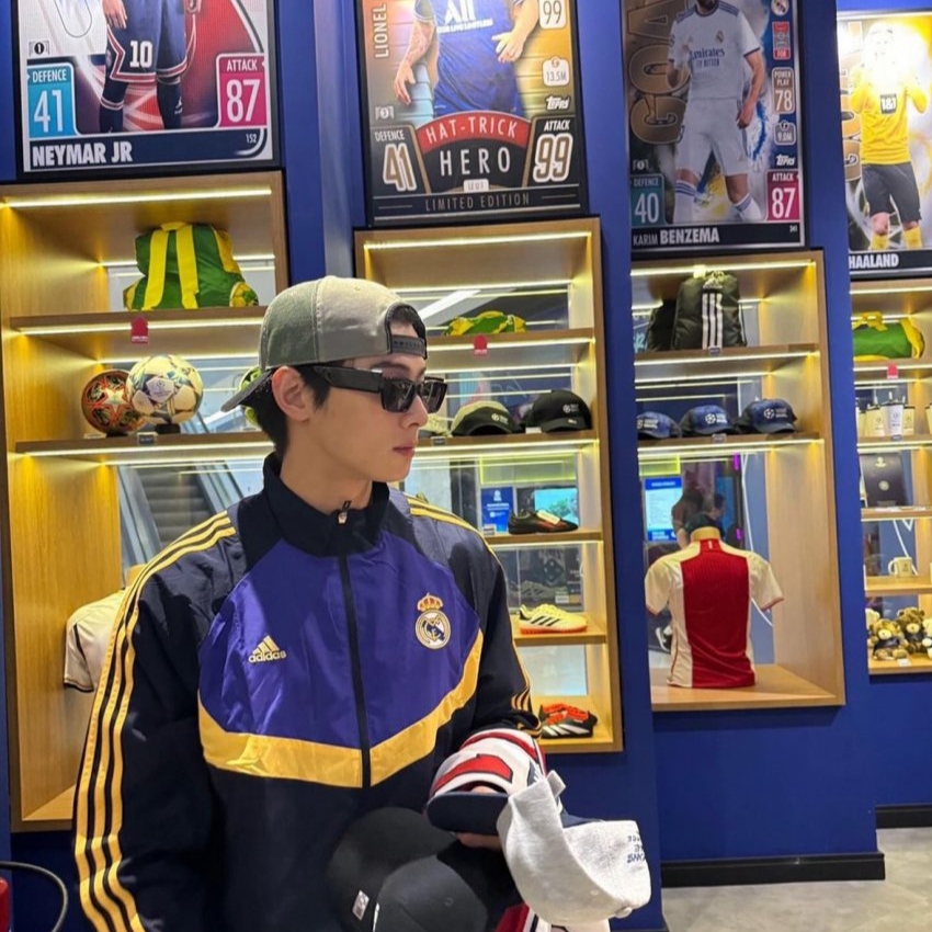 Adidas Real Madrid Woven Track Jacket Legend Ink - US Sizing 착용 스타일