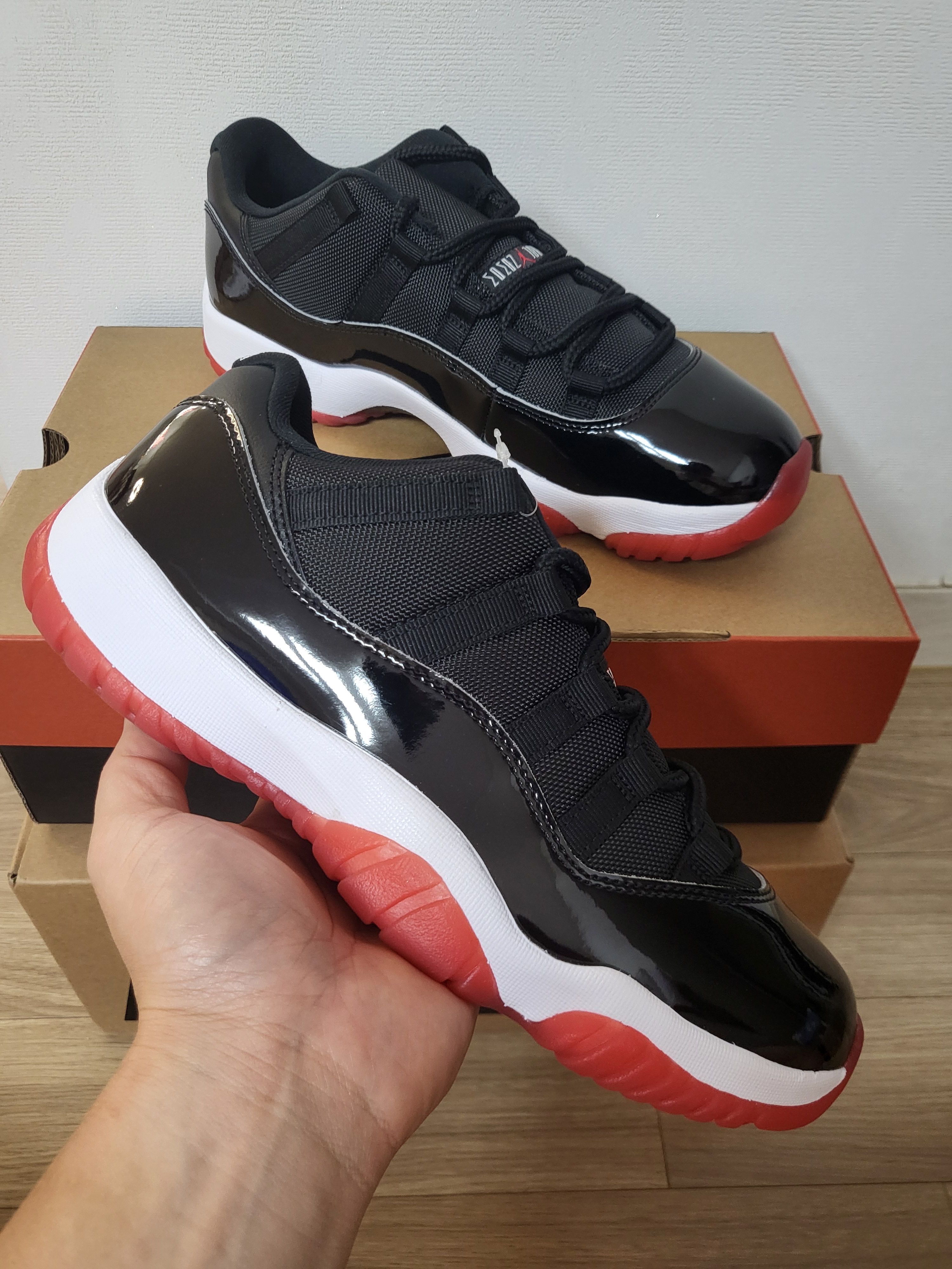 Jordan 11 Retro Low Bred 2025 착용 스타일 - 1