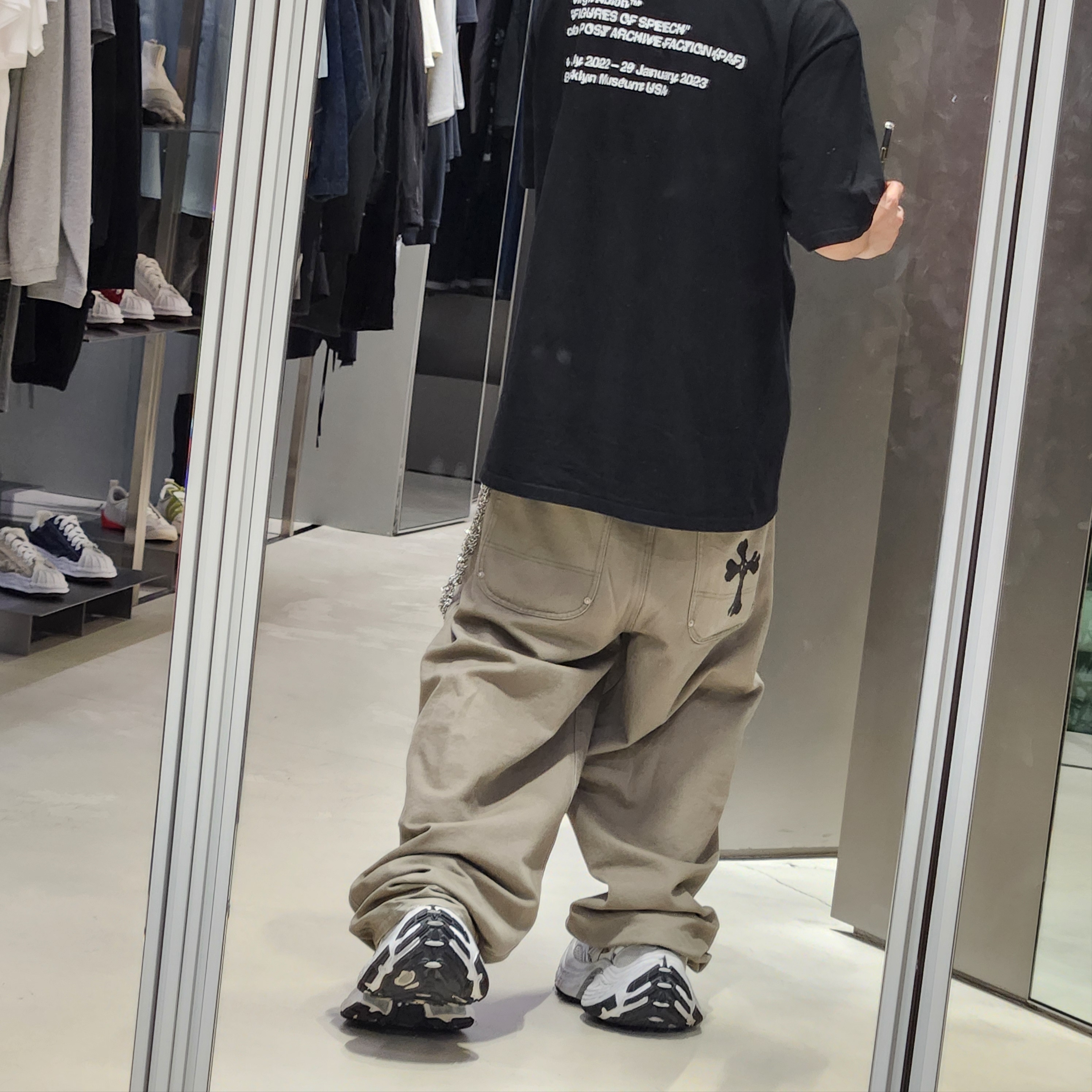 Aoiro The Death Of Chrome Work Pants Washed Olive, Off-White x Post Archive Faction Figures of Speech T-Shirt Right Black 착용 스타일
