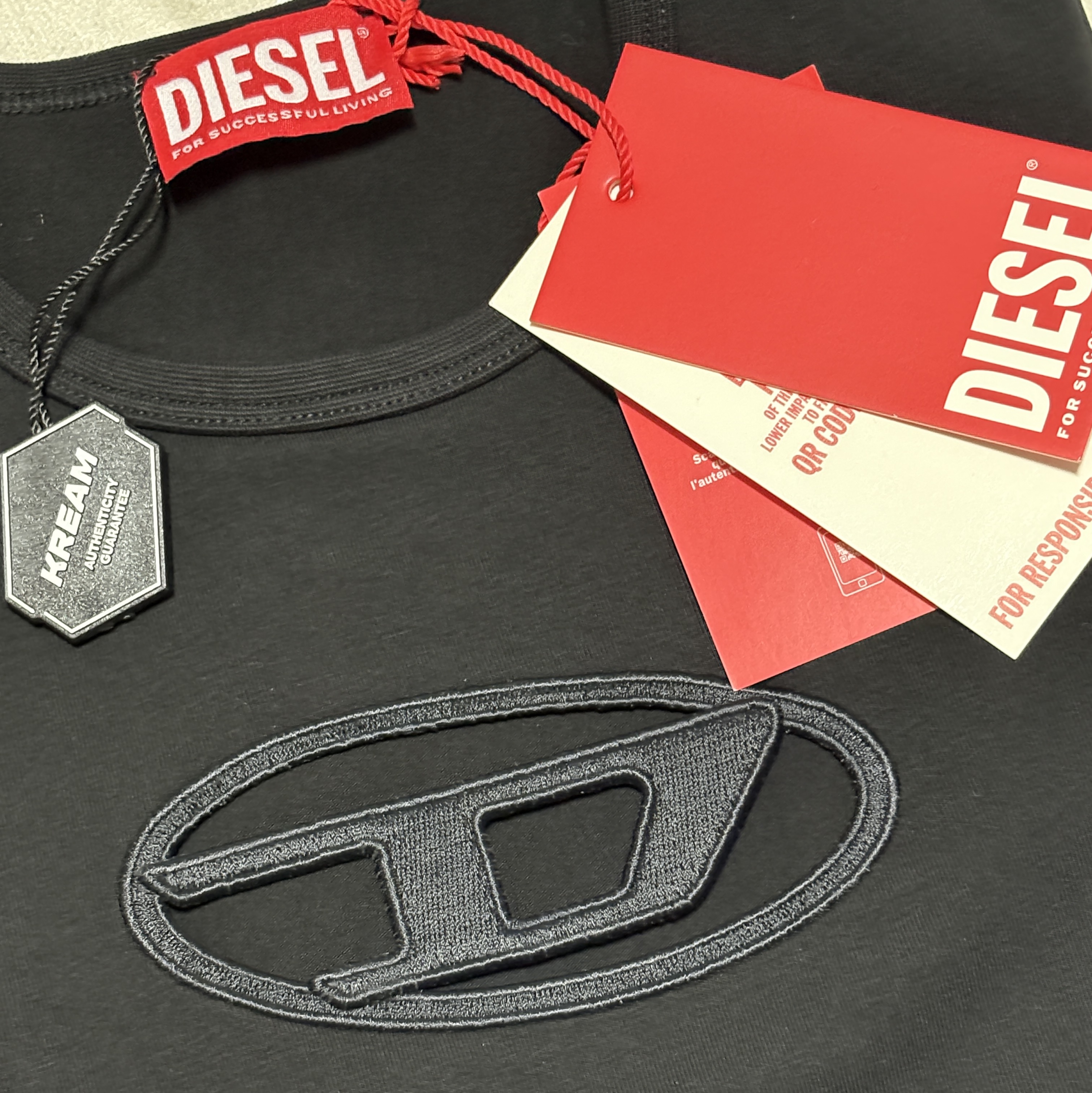 (W) Diesel T-Angie Peekaboo Logo T-Shirt Black 착용 스타일