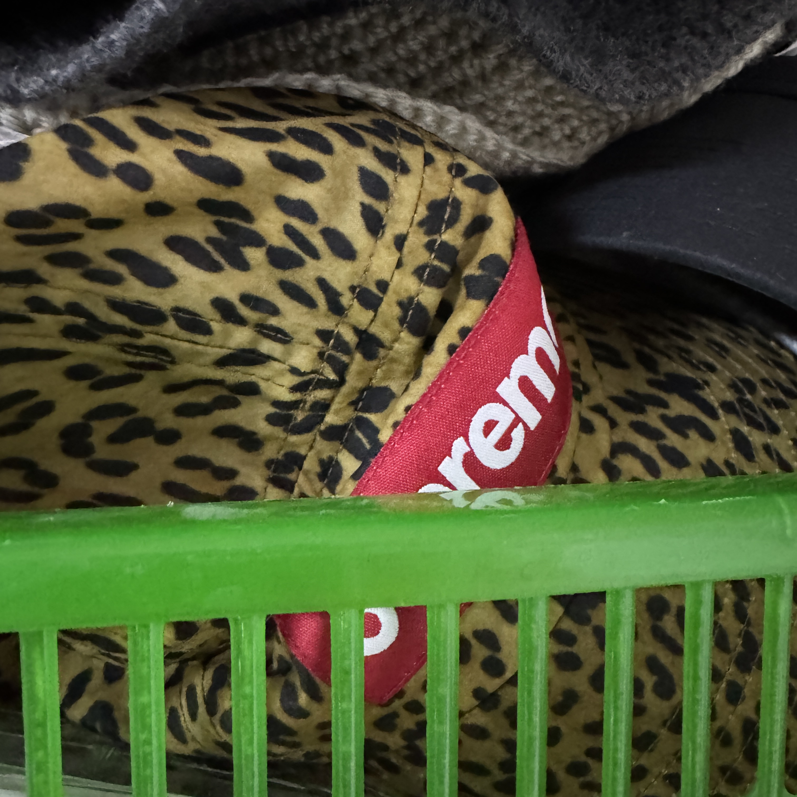 Supreme x Barbour Waxed Cotton Camp Cap Leopard - 20SS 착용 스타일