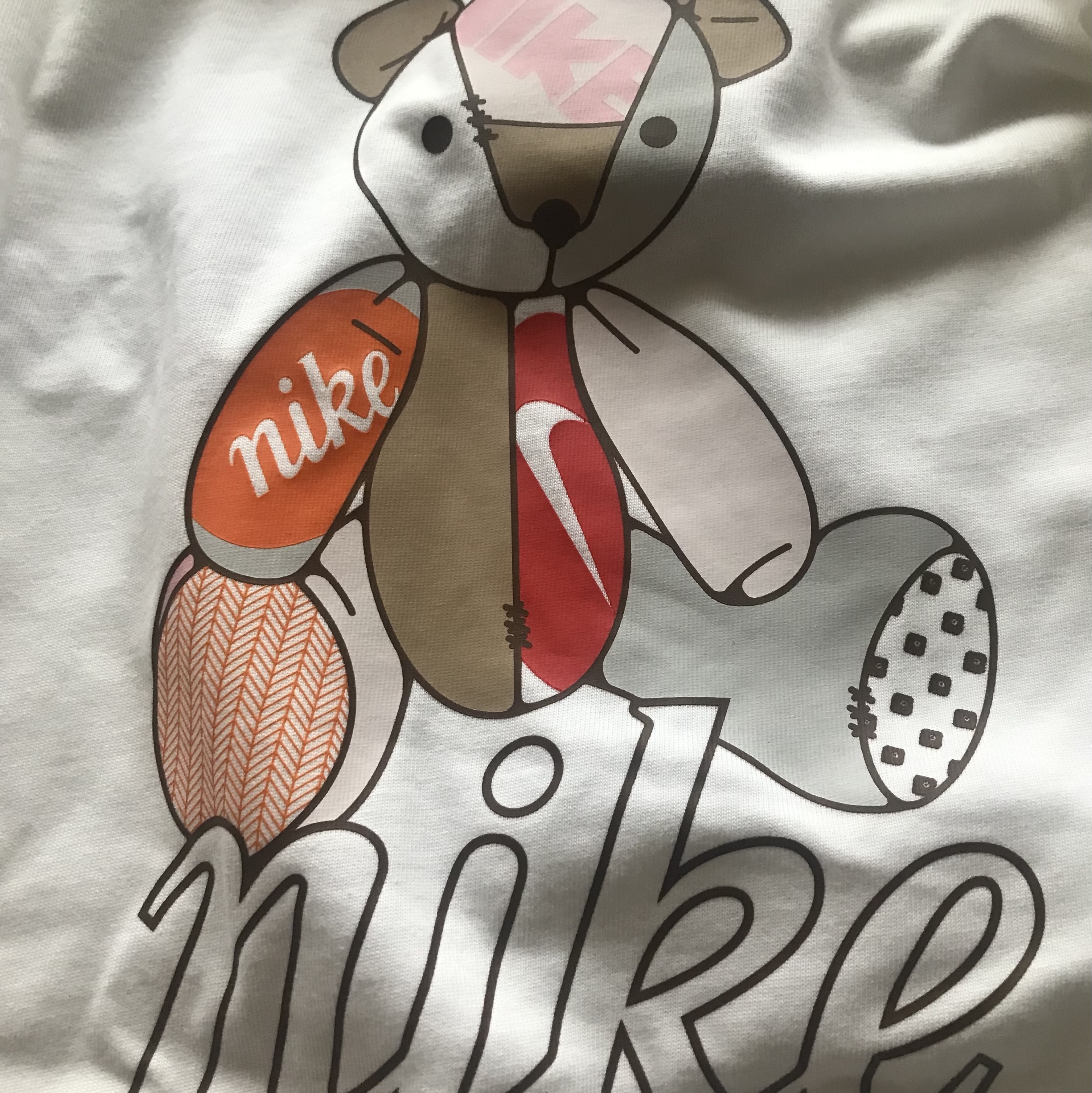 (W) Nike NSW Bear T-Shirt White - Asia 착용 스타일