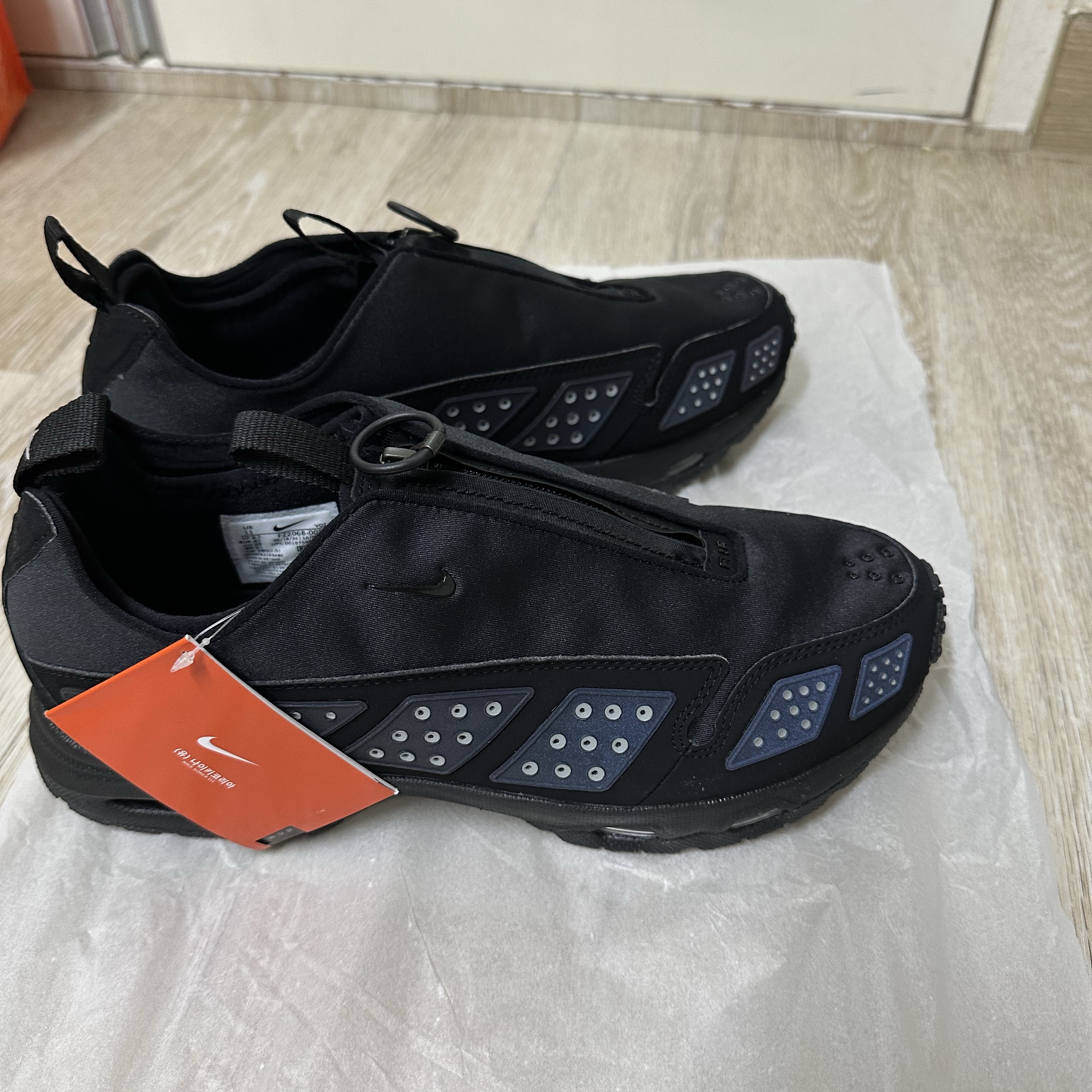 (W) Nike Air Max SNDR Black and Silver 착용 스타일
