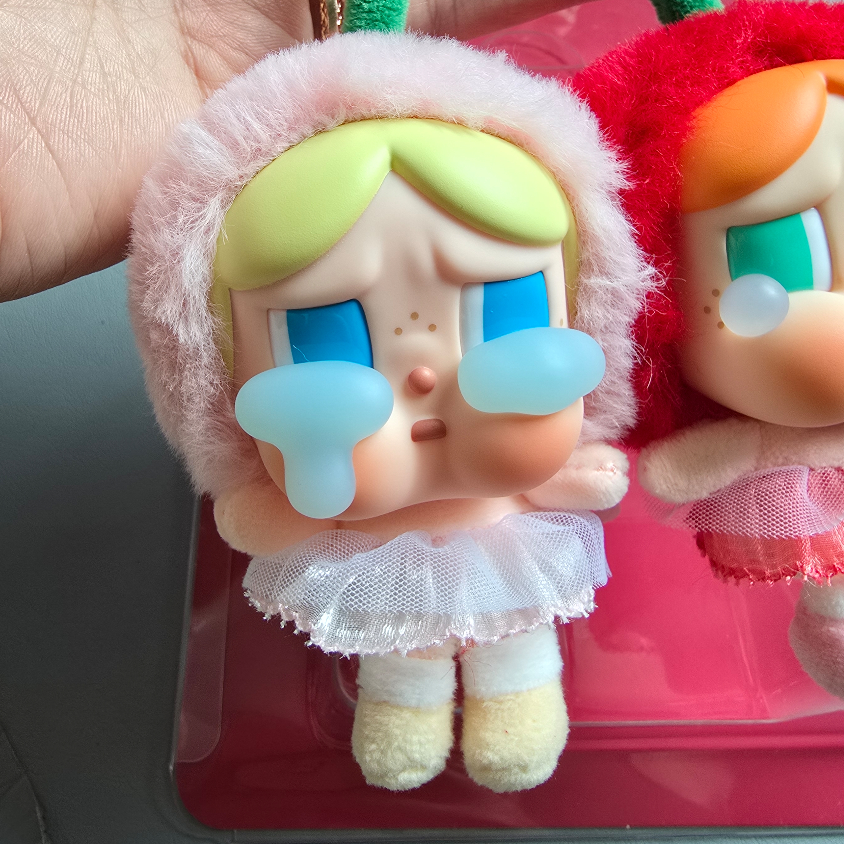Pop Mart Crybaby Crying For Love Series Vinyl Plush 착용 스타일 - 3