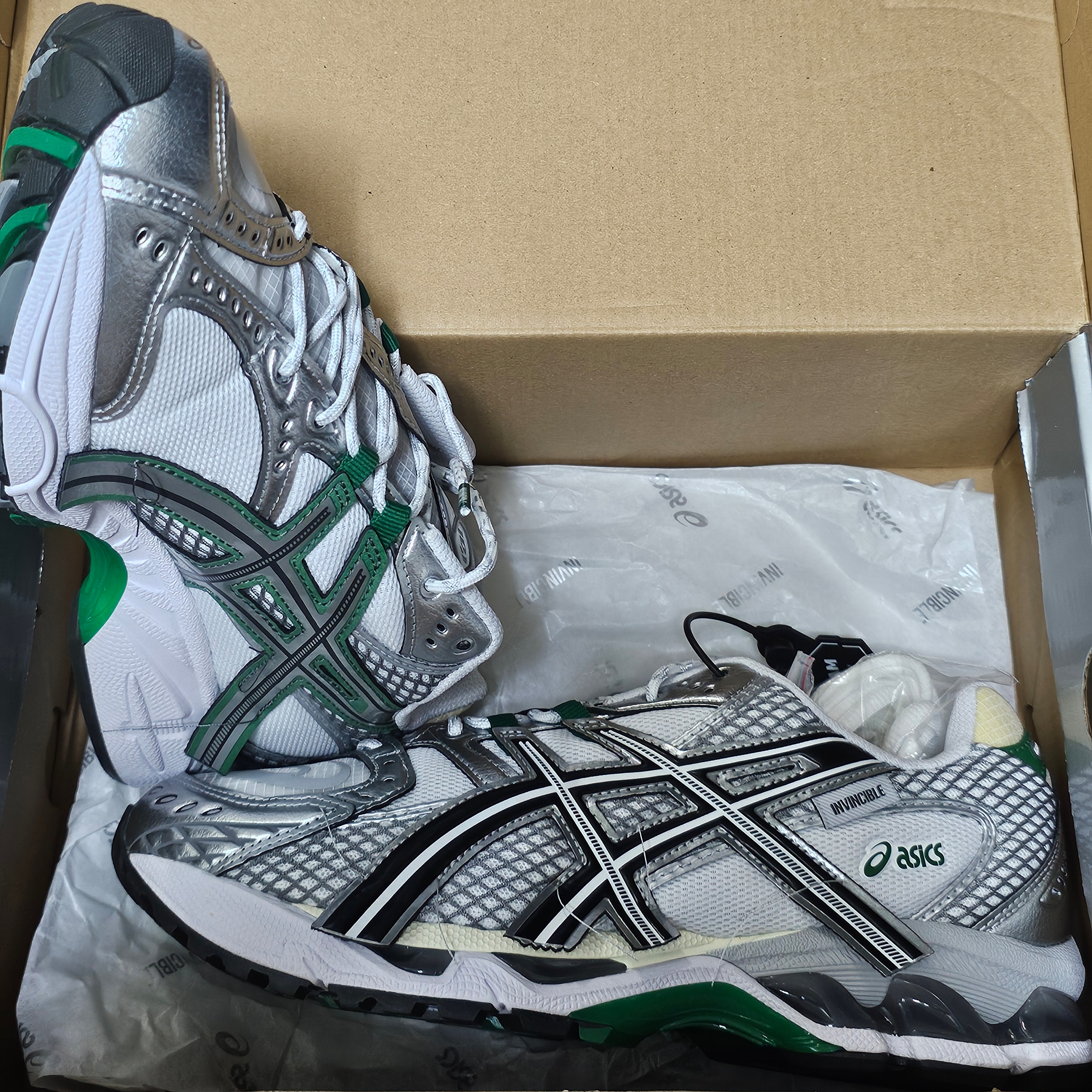 Asics x Invincible Gel-Nimbus 10.1 HTTP 404 Green 착용 스타일