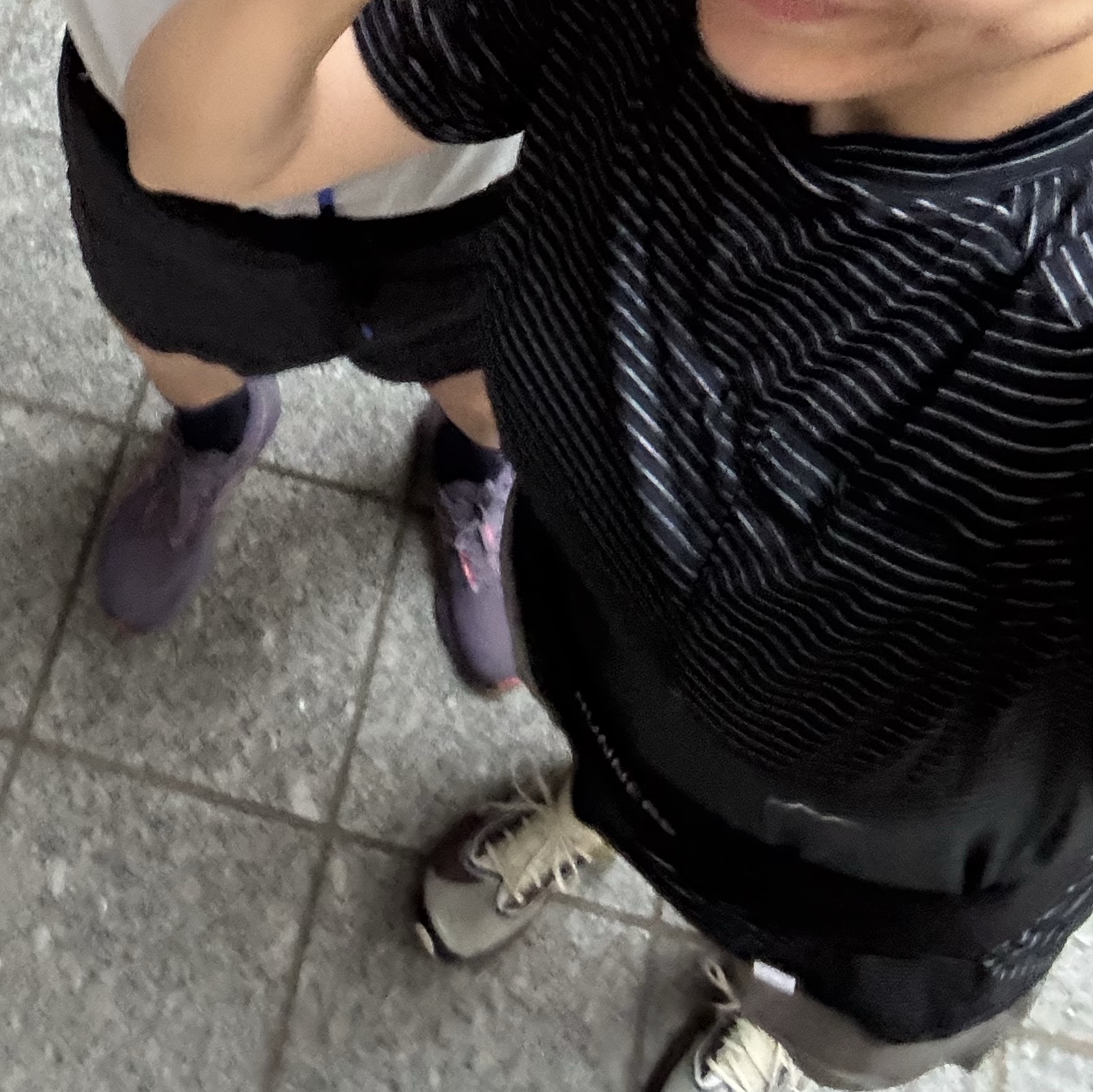 Nike Zoom Fly 6 PRM Light Bone Cave Stone, Asics Novablast 5 Greyish Purple Coral Reef 착용 스타일 - 4