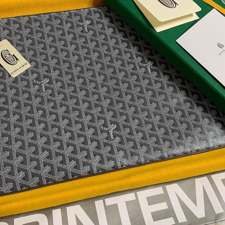 Goyard Senat GM Document Case Grey 착용 스타일