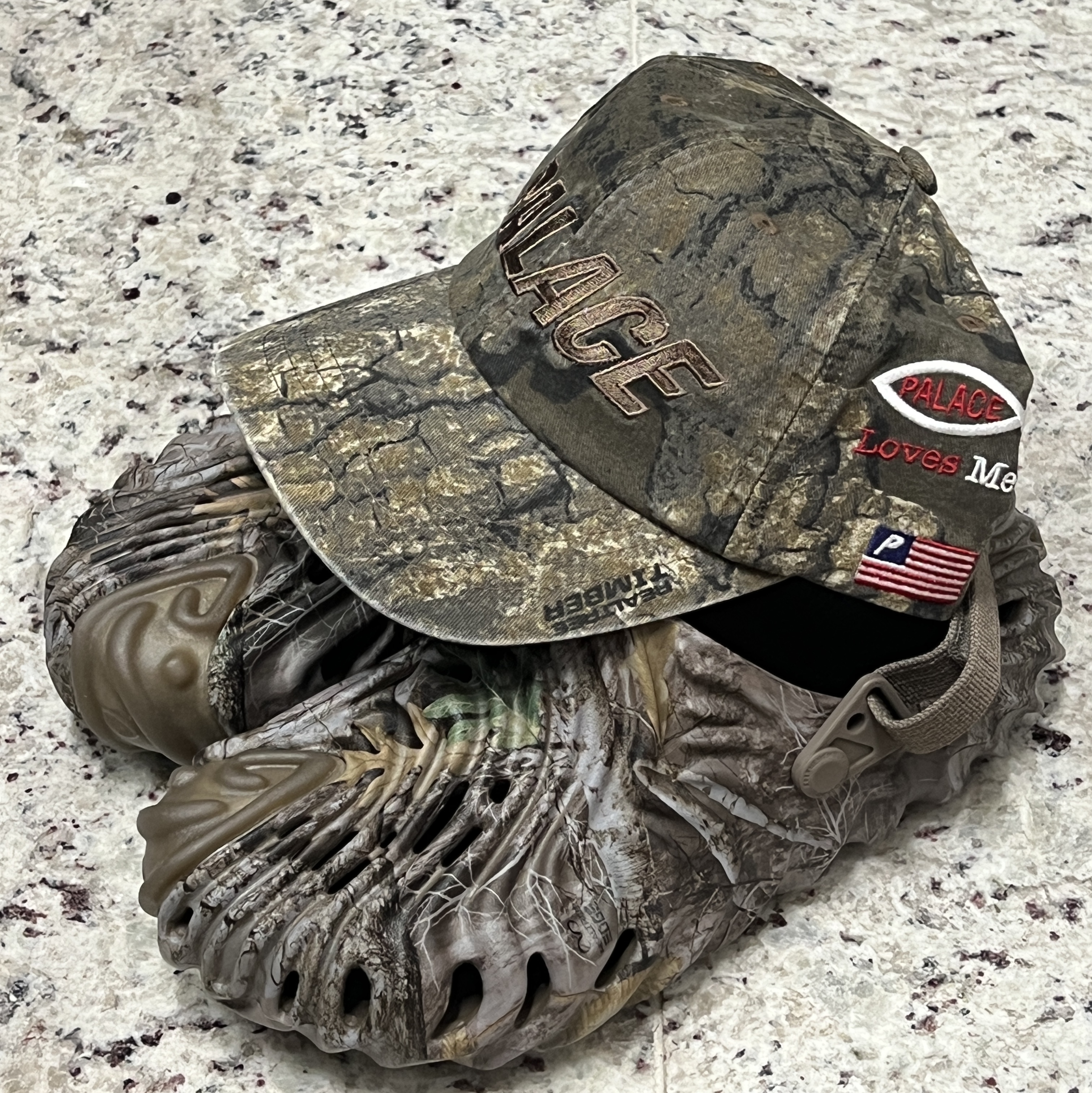 Crocs x Salehe Bembury Real Tree Camo, Palace P 6-Panel Black 착용 스타일