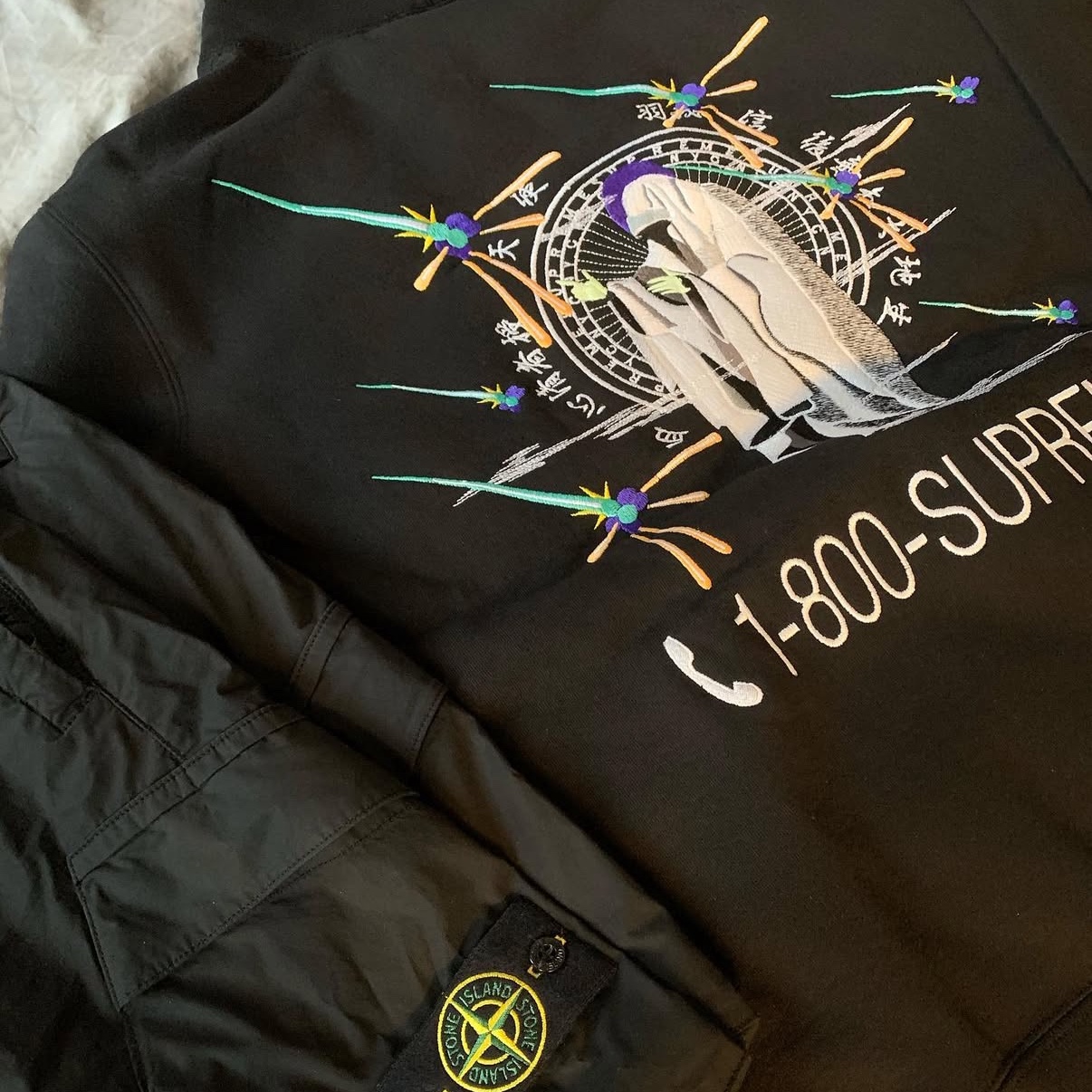Supreme 1-800 Hooded Sweatshirt Black - 19FW 착용 스타일