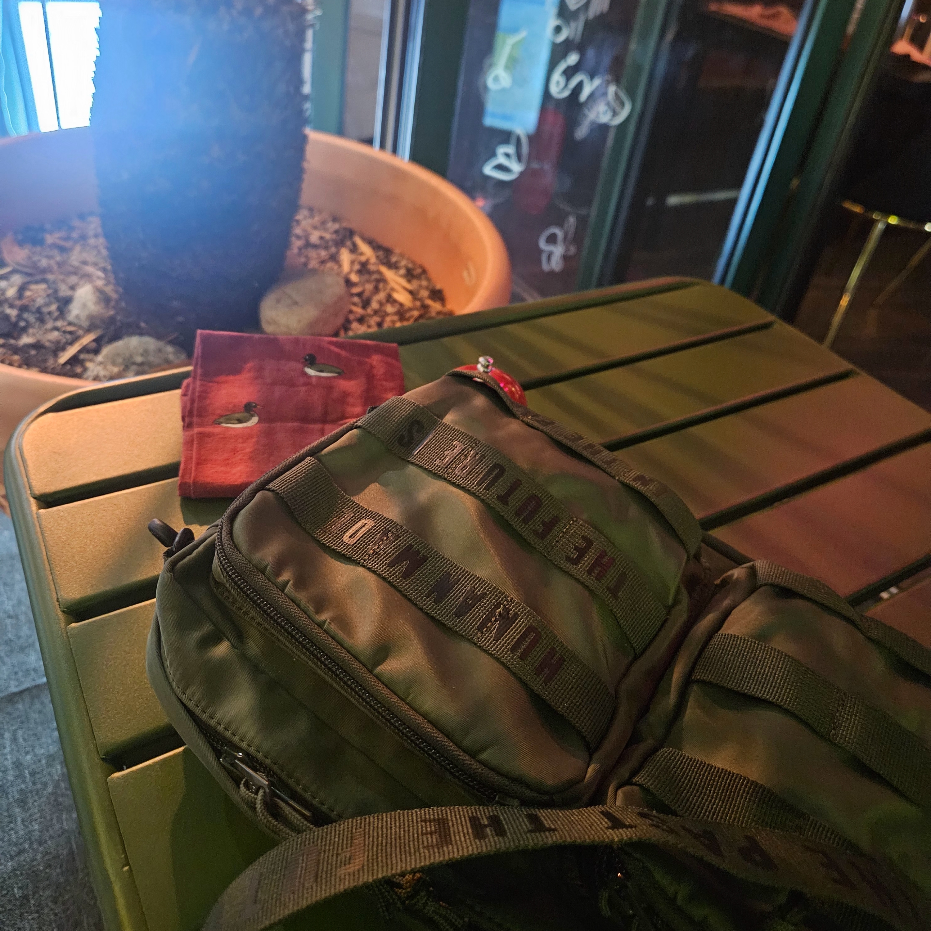Human Made Bandana #1 Red, Human Made Military Pouch Large Olive Drab 착용 스타일 - 2