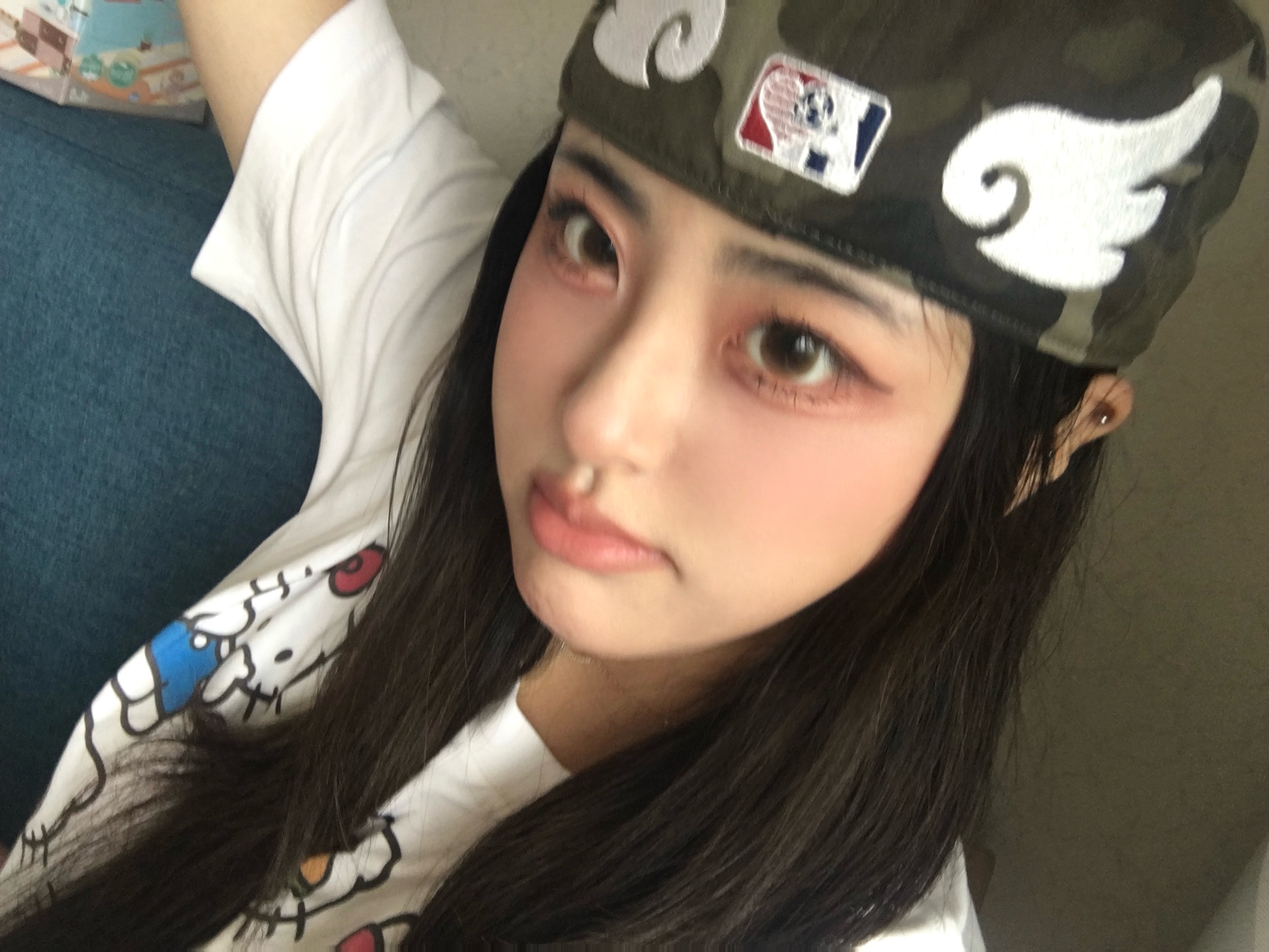 AEAE Ae Symbol Angel Wing Cap Camo 착용 스타일