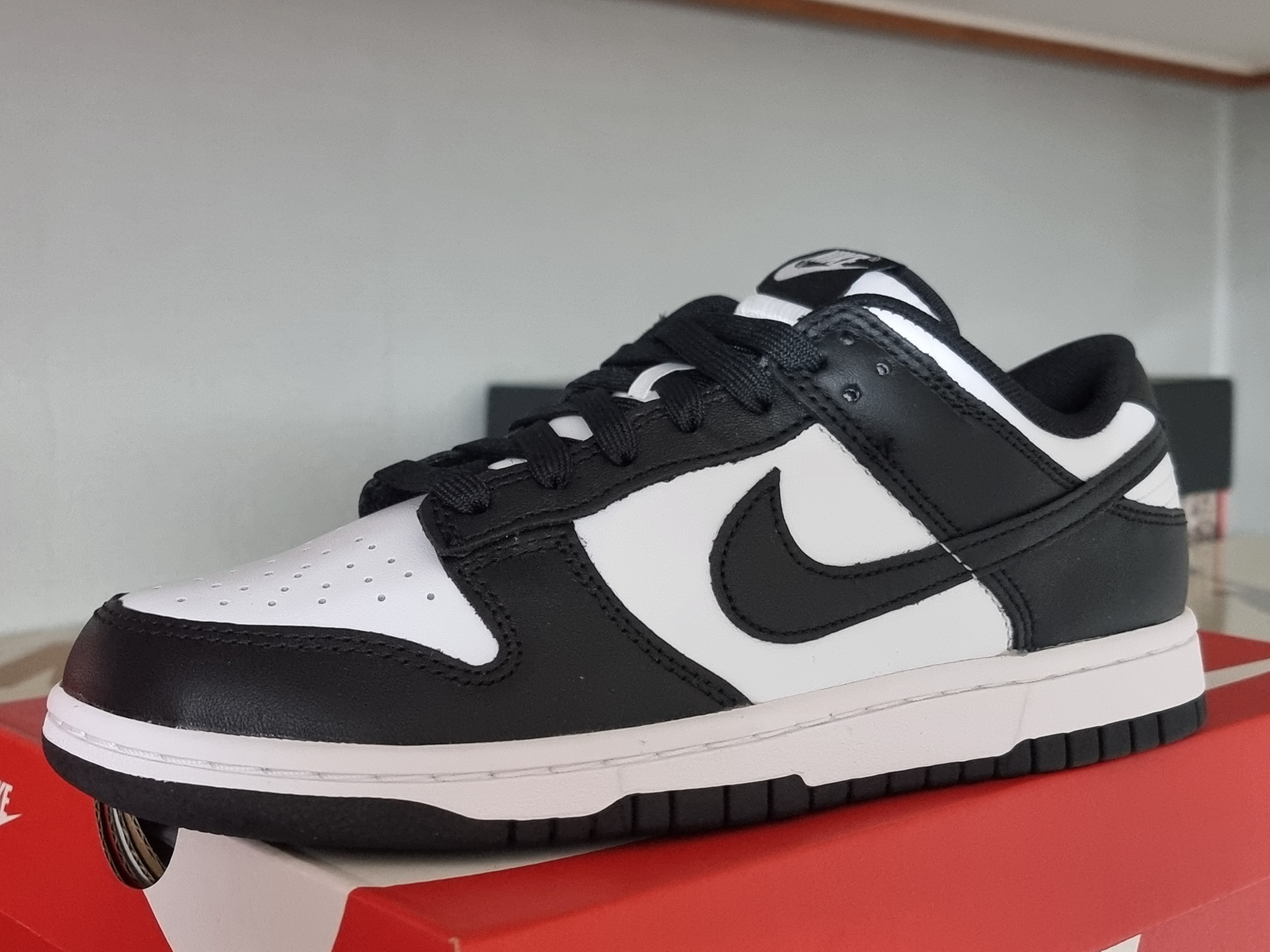 Nike Dunk Low Retro Black 착용 스타일