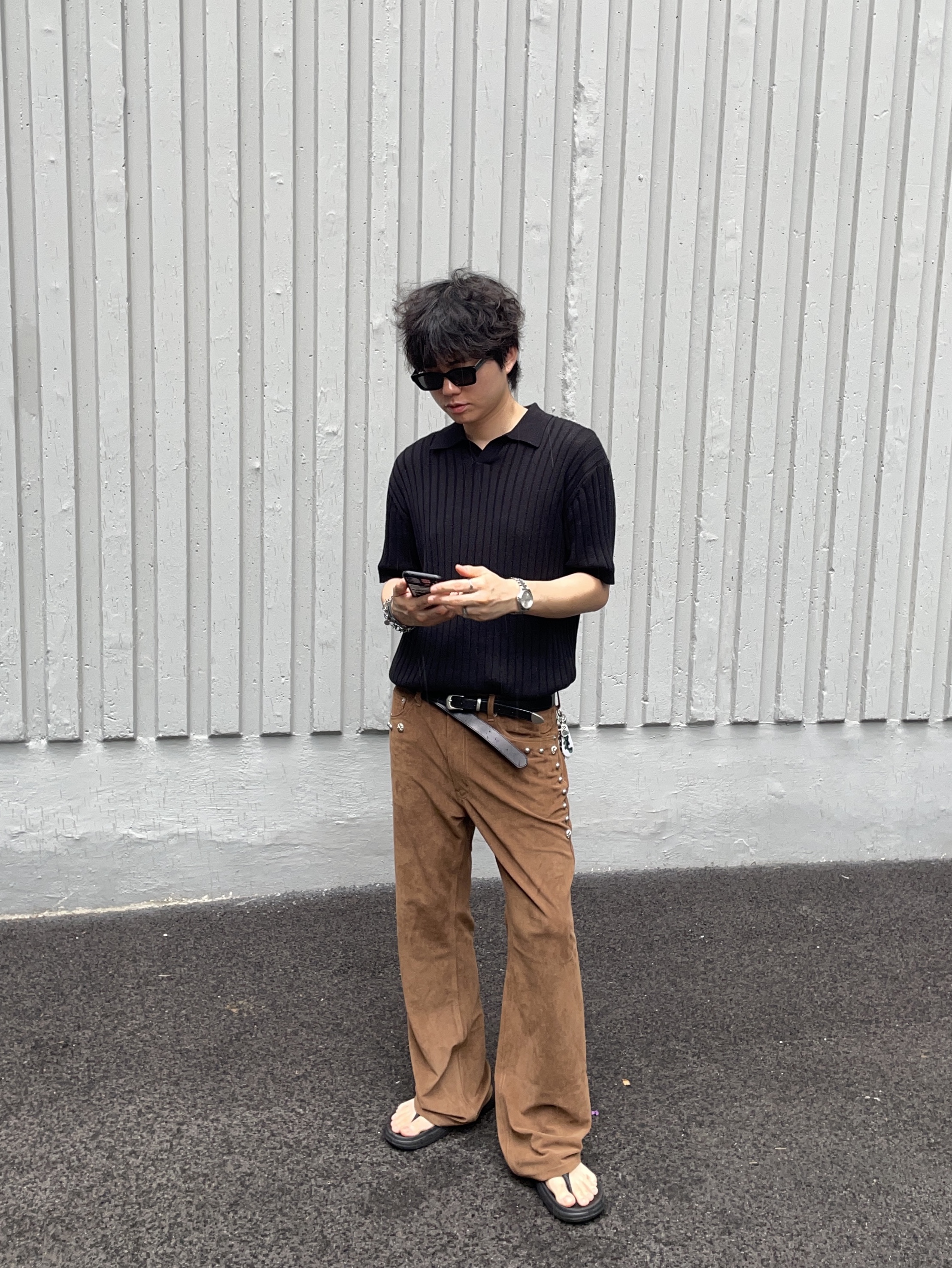 smallstupidtunes Stud Bootcut Suede Pants Brown, ALEXII Too Much Keyring Ver.2 착용 스타일 - 1