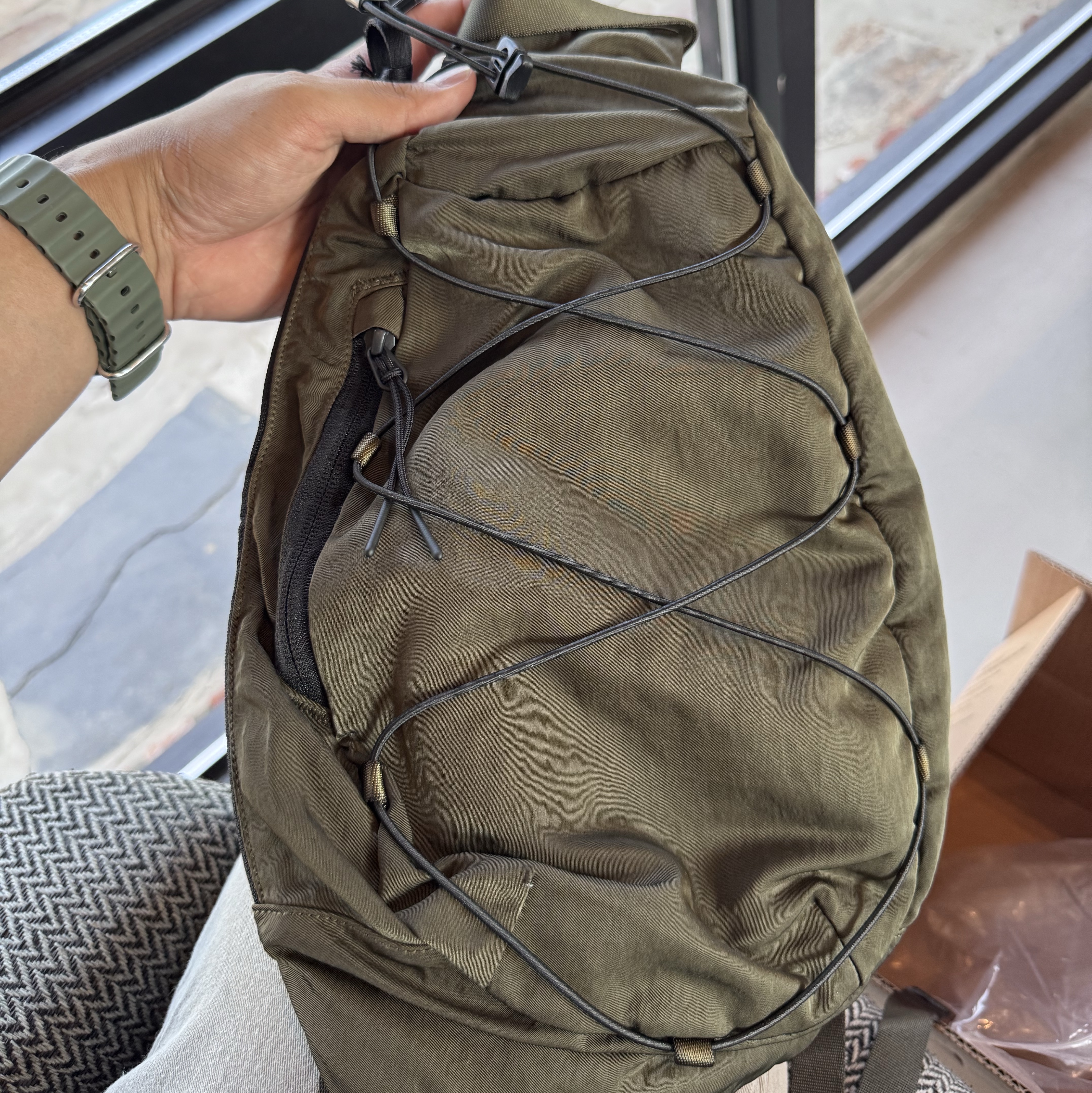 C.P. Company Cross Bag Khaki - 25SS 착용 스타일