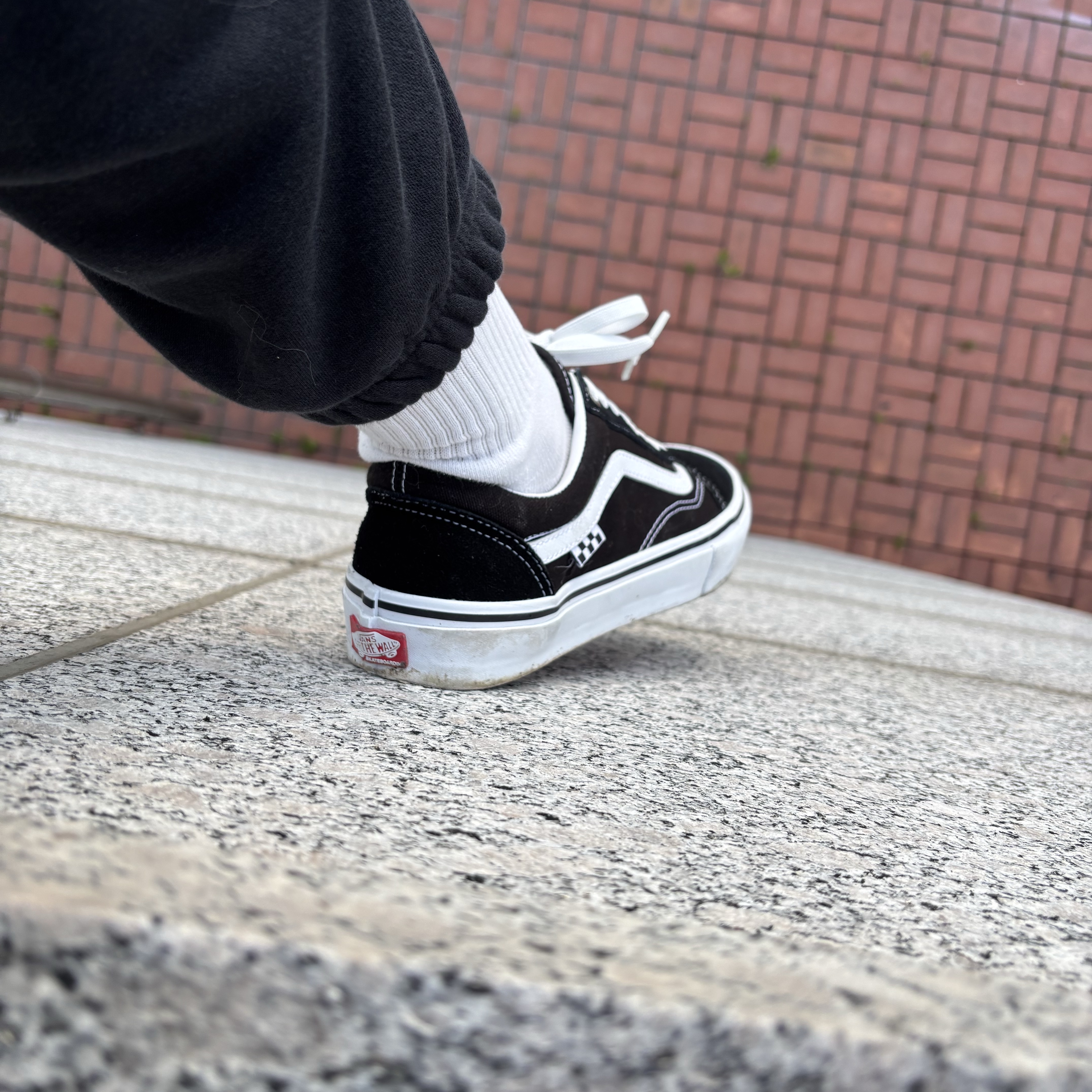 Vans Skate Old Skool Black White 착용 스타일 - 1