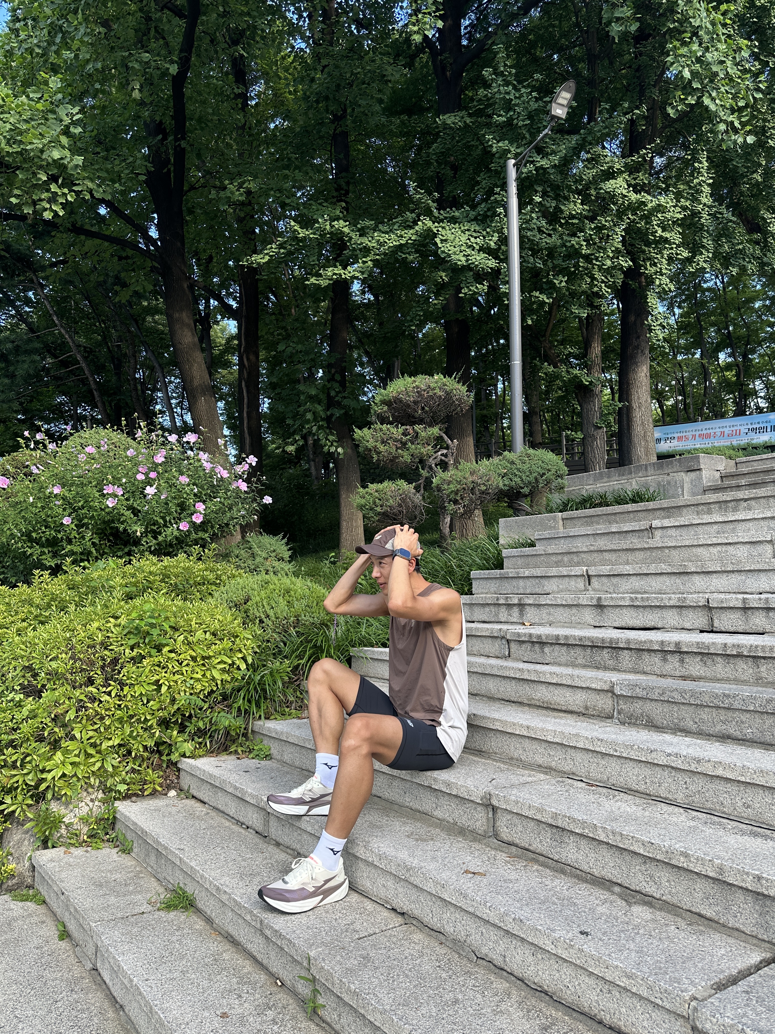 New Balance FuelCell Rebel v5 Angora Earth Shadow Sea Salt - D Standard, New Balance Color Point Performance Mesh Cap Cream 착용 스타일 - 1