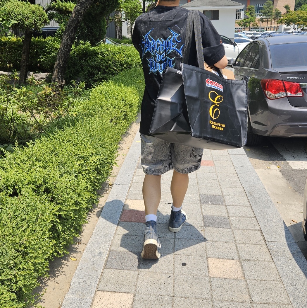 Balenciaga Paris High Top Sneakers Blue 착용 스타일 - 1