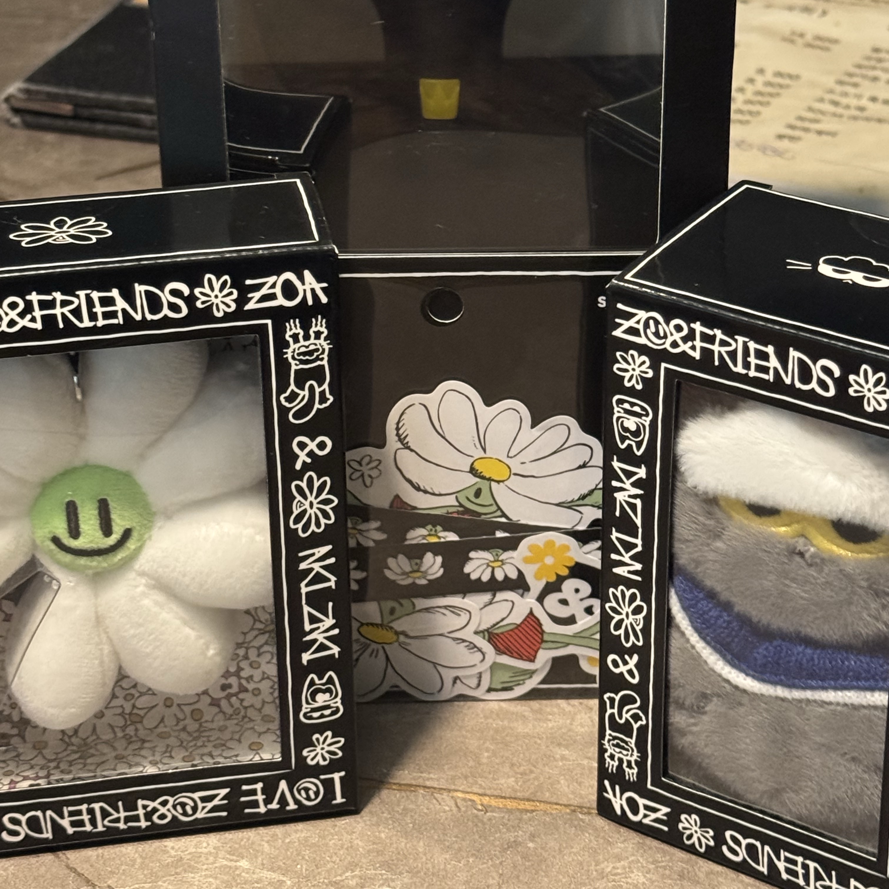 Zo&Friends Zoa Plush Keyring Grey, Zo&Friends A&ne Plush Keyring White 착용 스타일
