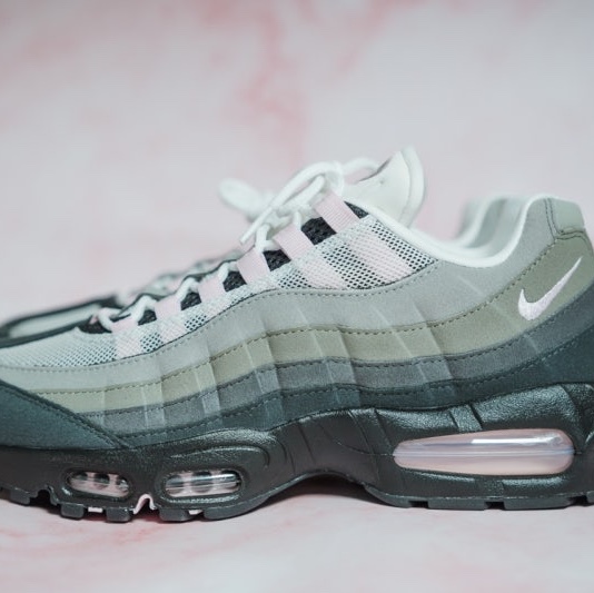 (W) Nike Air Max 95 Pink Foam 착용 스타일 - 1