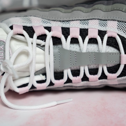 (W) Nike Air Max 95 Pink Foam 착용 스타일 - 2