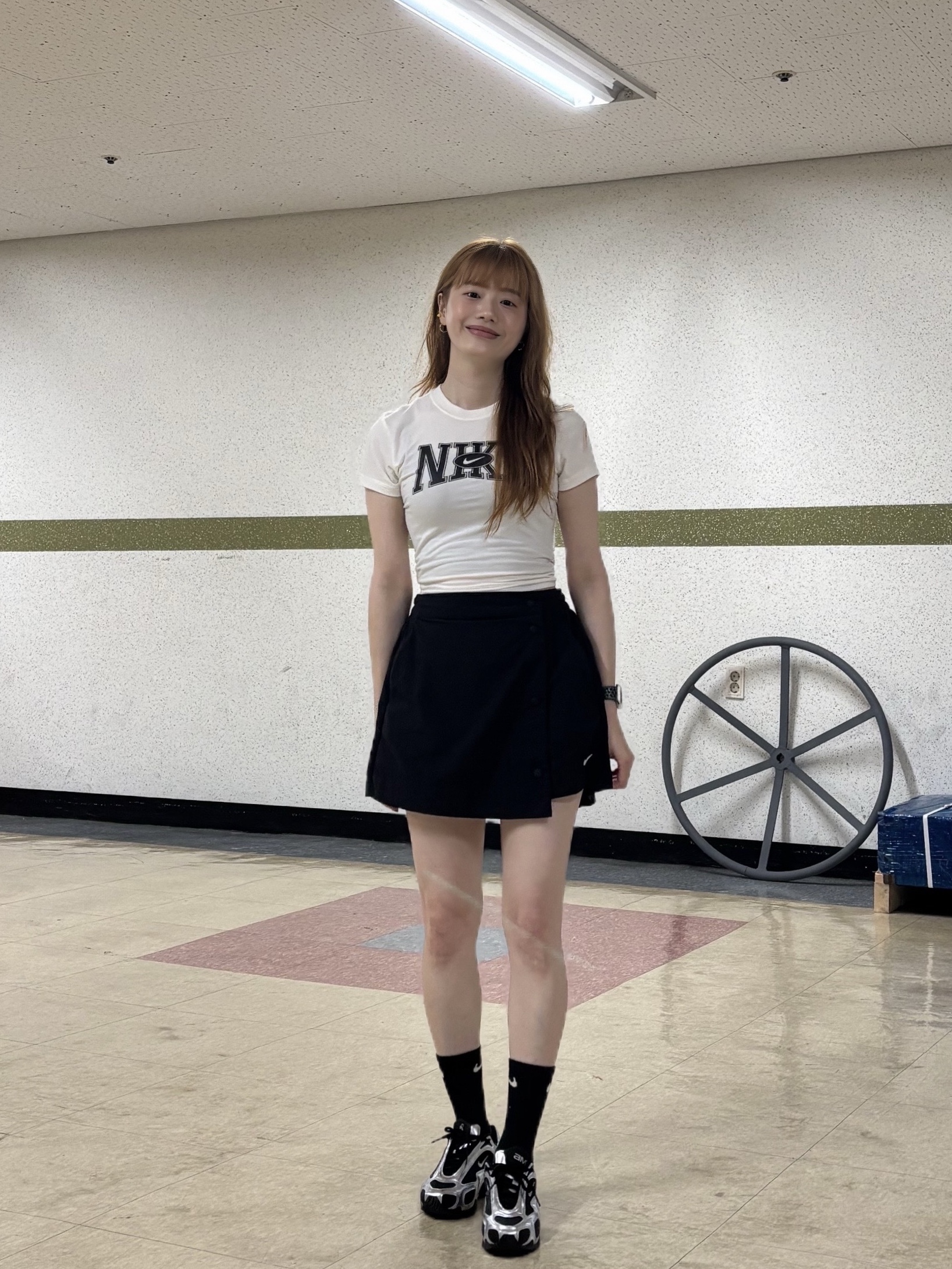 (W) Nike Air Max Muse Black and Metallic Silver, (W) Nike NSW Essential Woven Skort Black White - Asia 착용 스타일 - 4