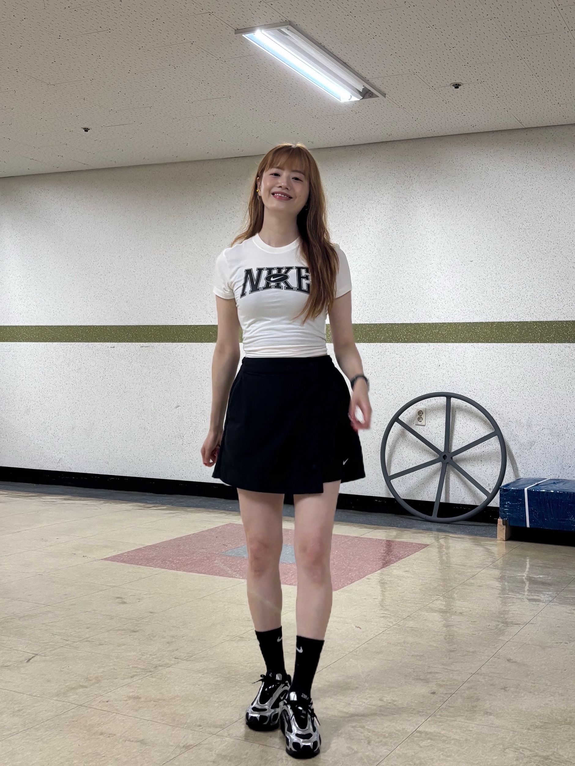 (W) Nike Air Max Muse Black and Metallic Silver, (W) Nike NSW Essential Woven Skort Black White - Asia 착용 스타일 - 1