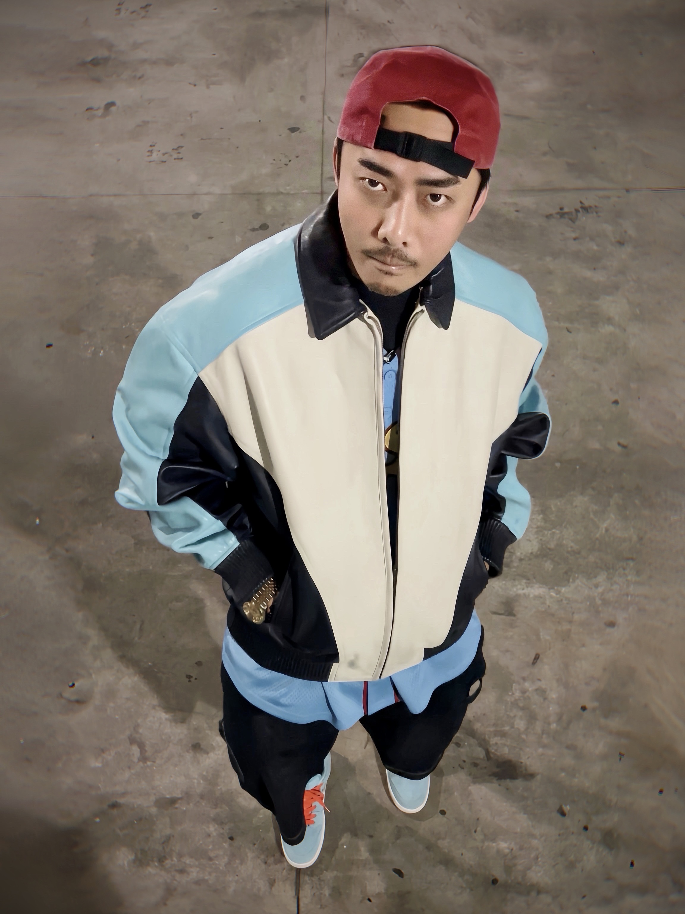 Supreme Pigment 2-Tone Camp Cap Red - 24SS, Supreme Dean Blunt T-Shirt Black - 25SS 착용 스타일 - 1