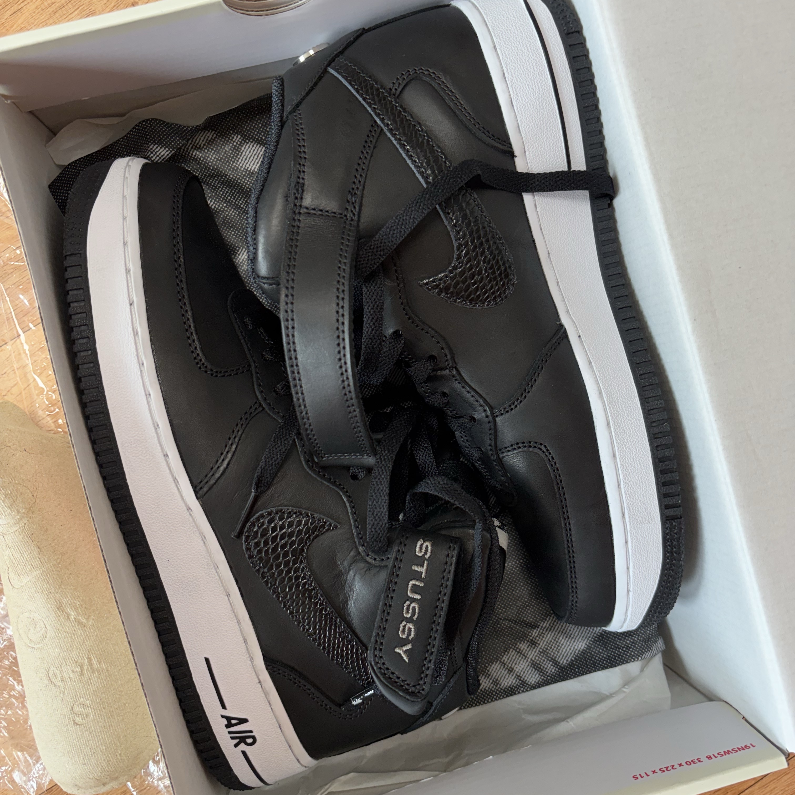 Nike x Stussy Air Force 1 '07 Mid SP Black 착용 스타일 - 3