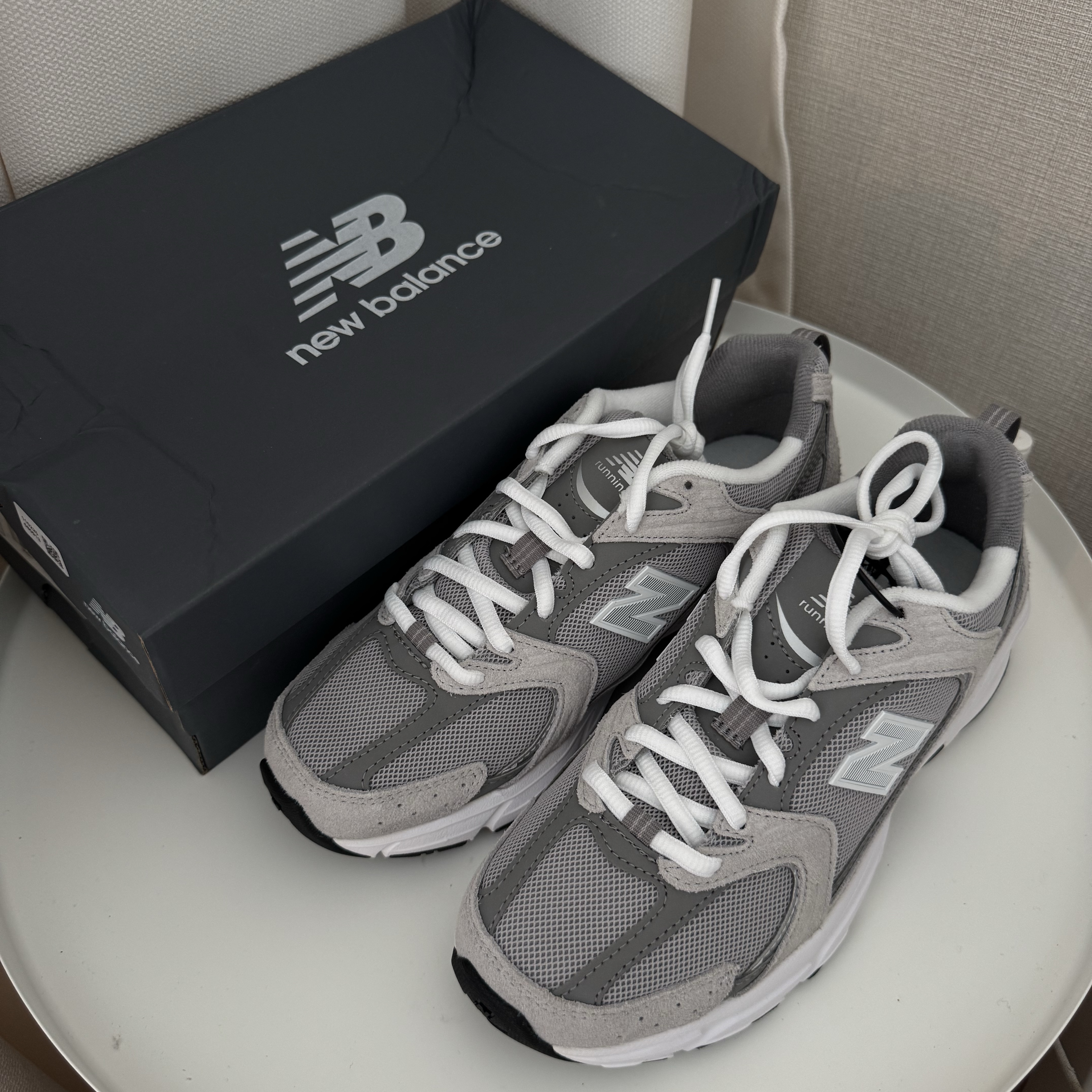 New Balance 530 Grey 착용 스타일 - 4