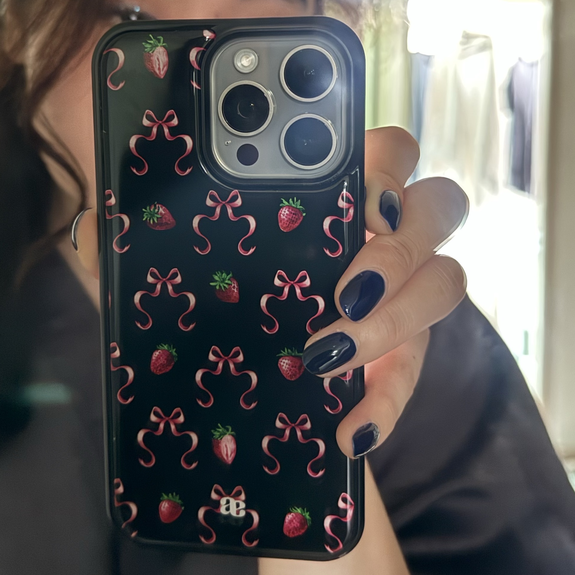 earpearp Strawberry Ribbon Epoxy Case 착용 스타일 - 2