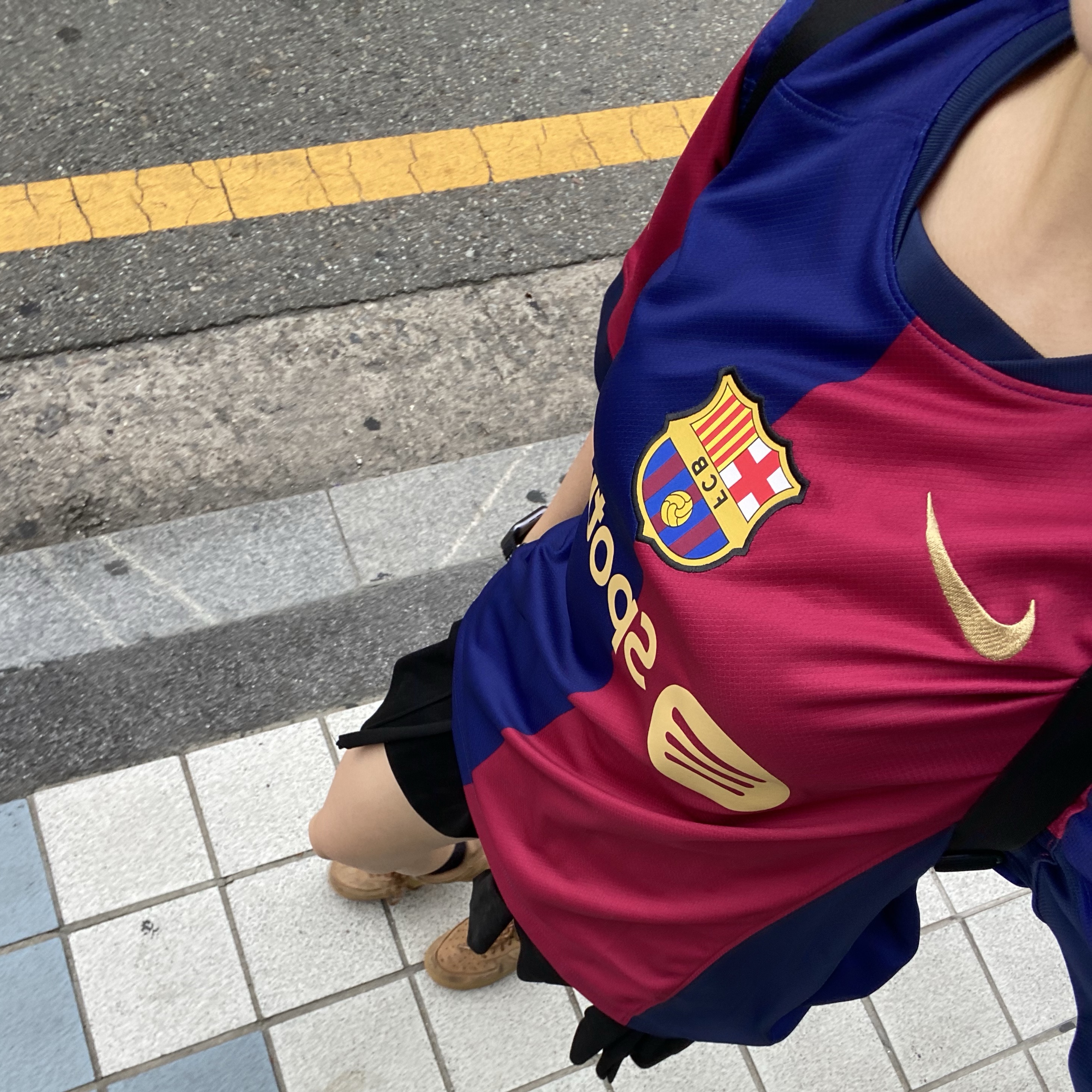 Nike FC Barcelona 2024/25 Dri-Fit Stadium Home Jersey Deep Royal Blue Noble Red (Non Marking Ver.) 착용 스타일 - 3