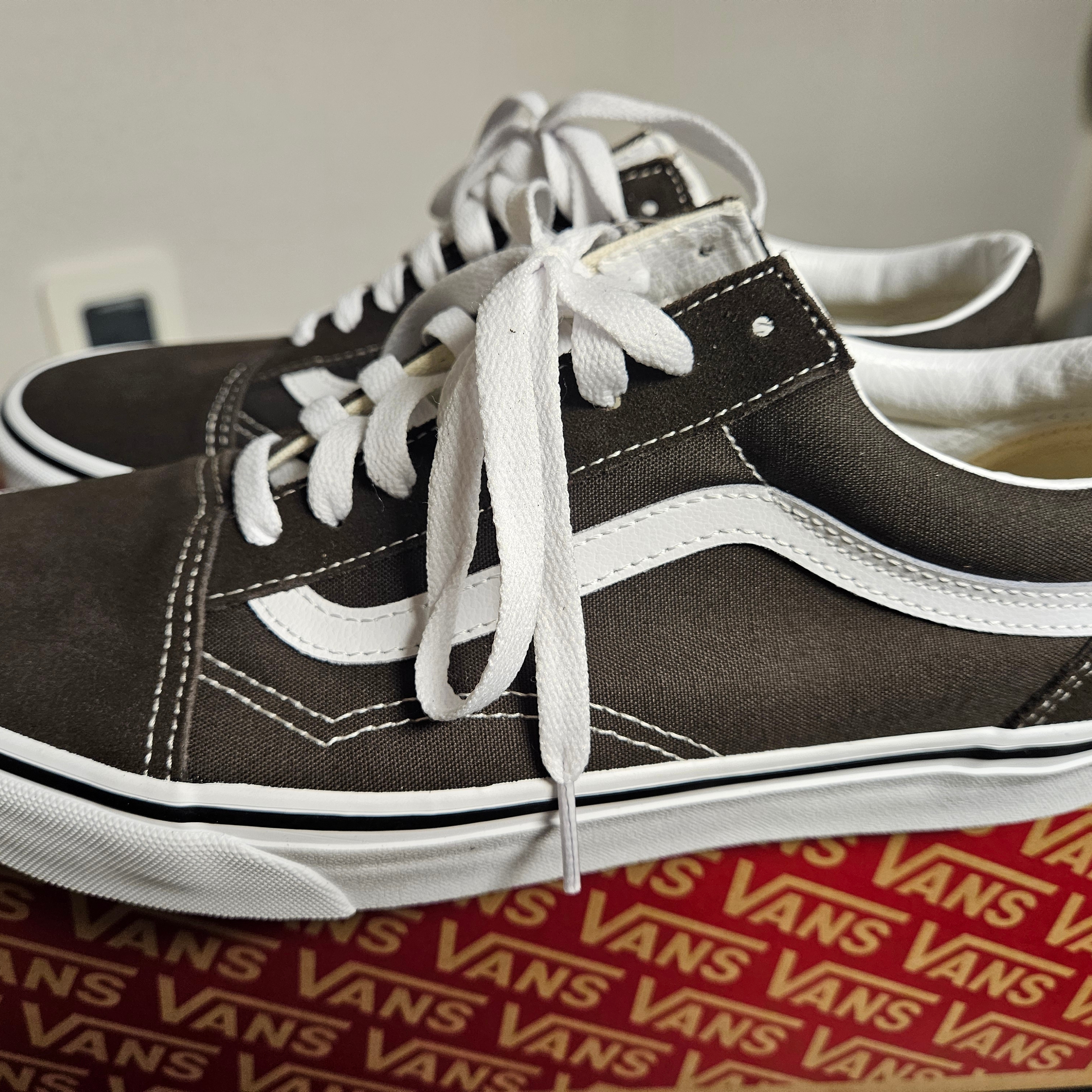 Vans Old Skool Color Theory Walnut 착용 스타일