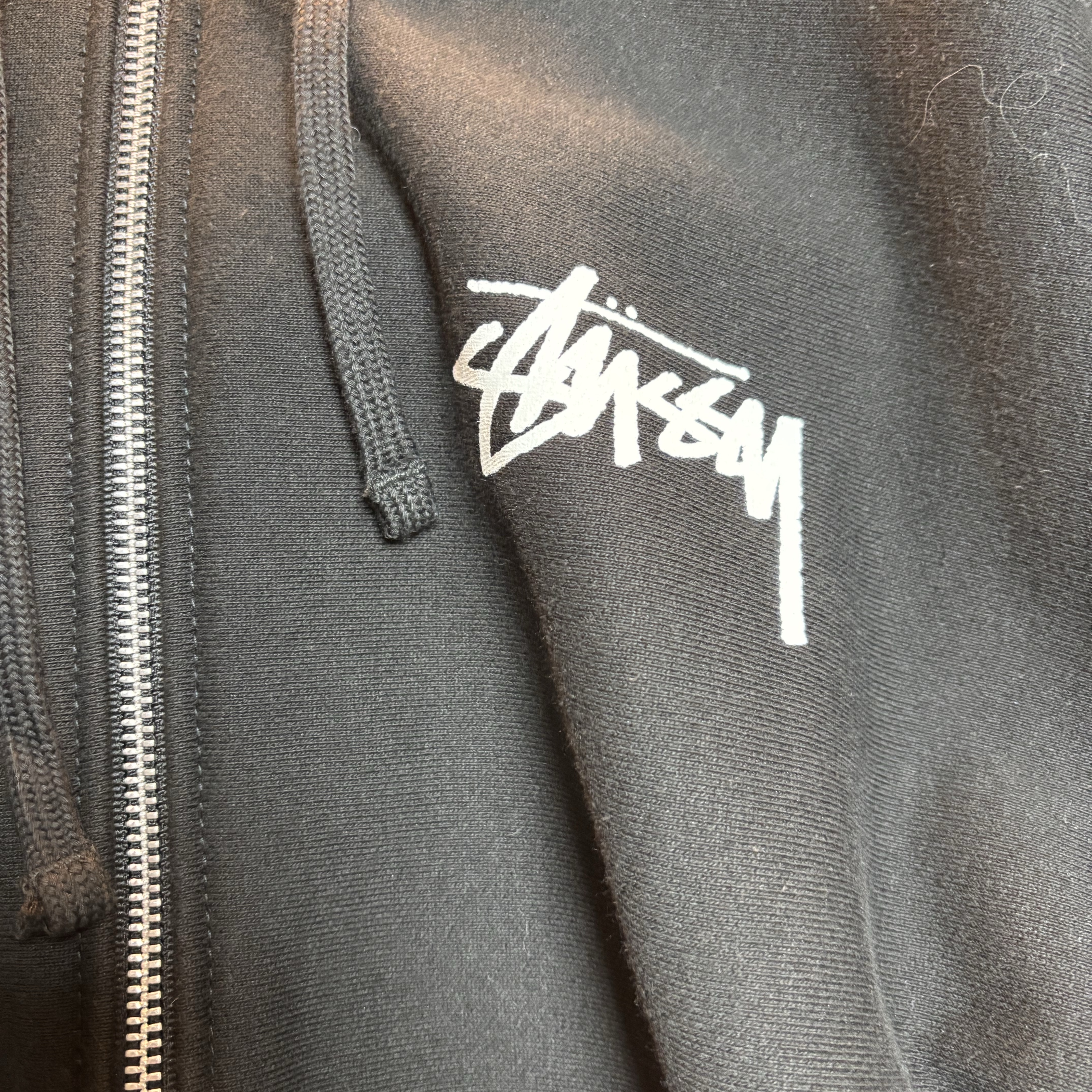 Stussy Classic Dot Zip Hoodie Black 착용 스타일 - 1