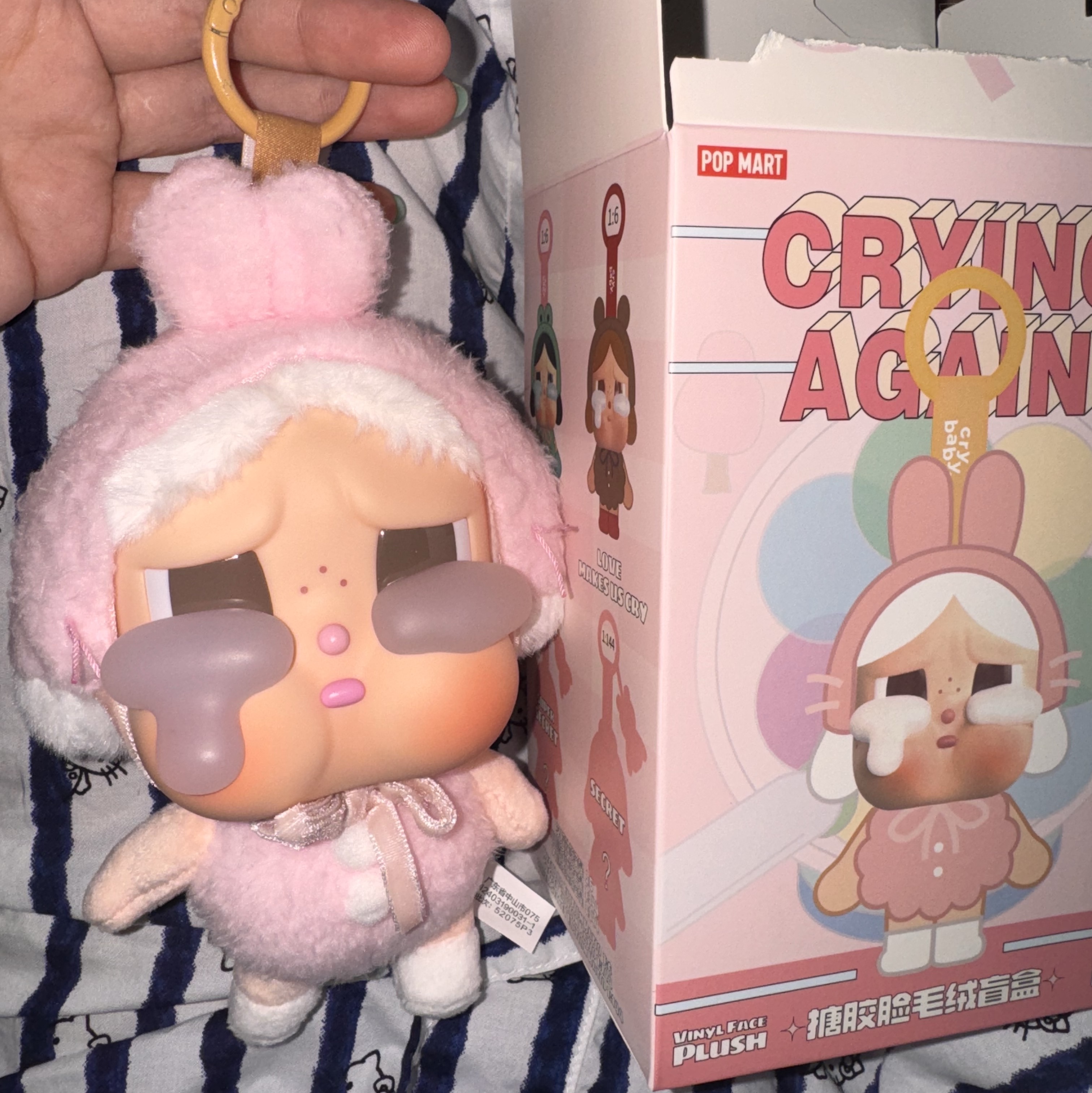 Pop Mart Crybaby Crying Again Series Plush Keyring Sealed Case (1 Blind Box) 착용 스타일
