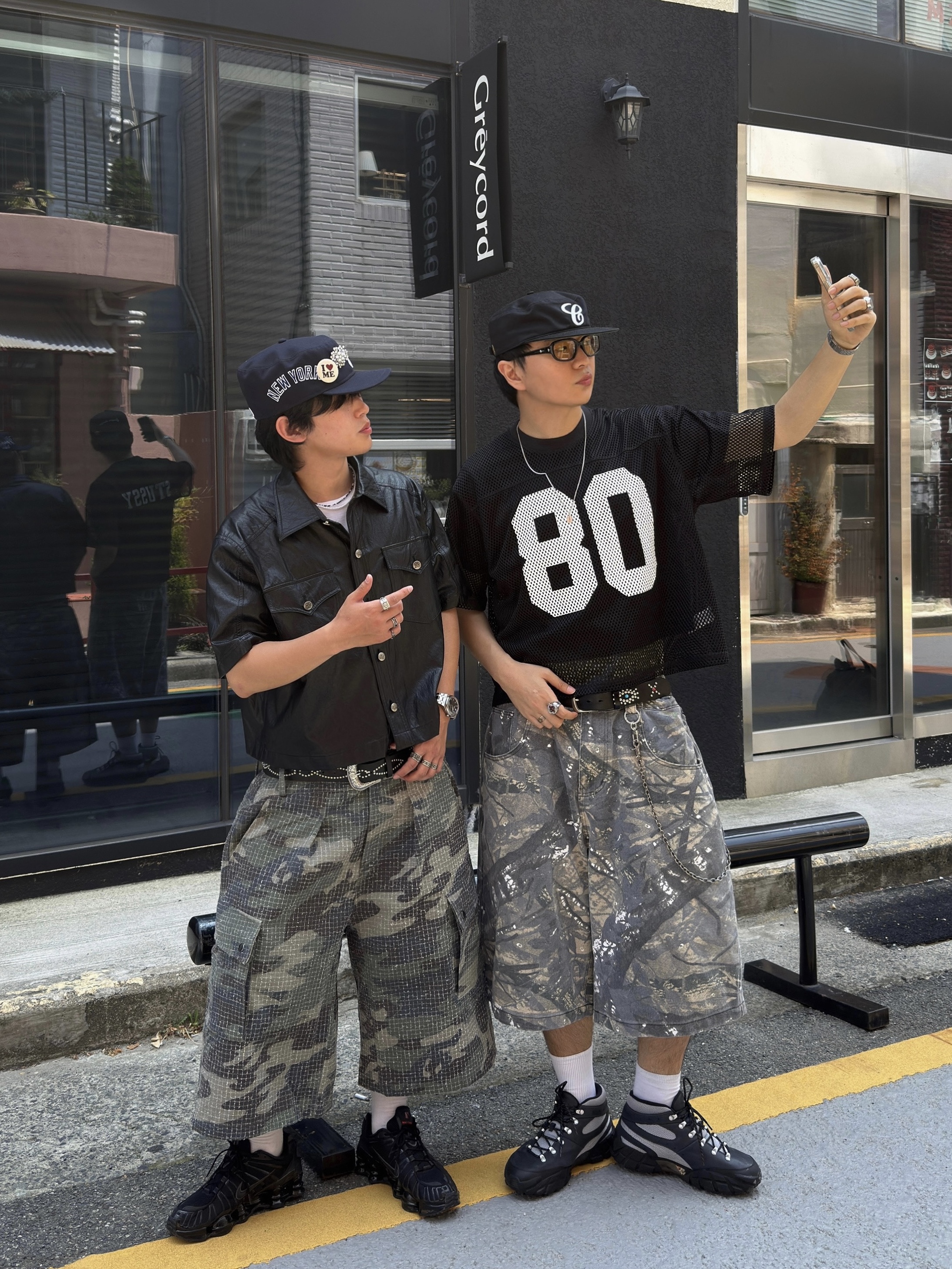 Stussy Team Jersey 80 Black, Puma x Skepta Forever Mid Boots Flat Dark Gray Puma Silver 착용 스타일 - 1