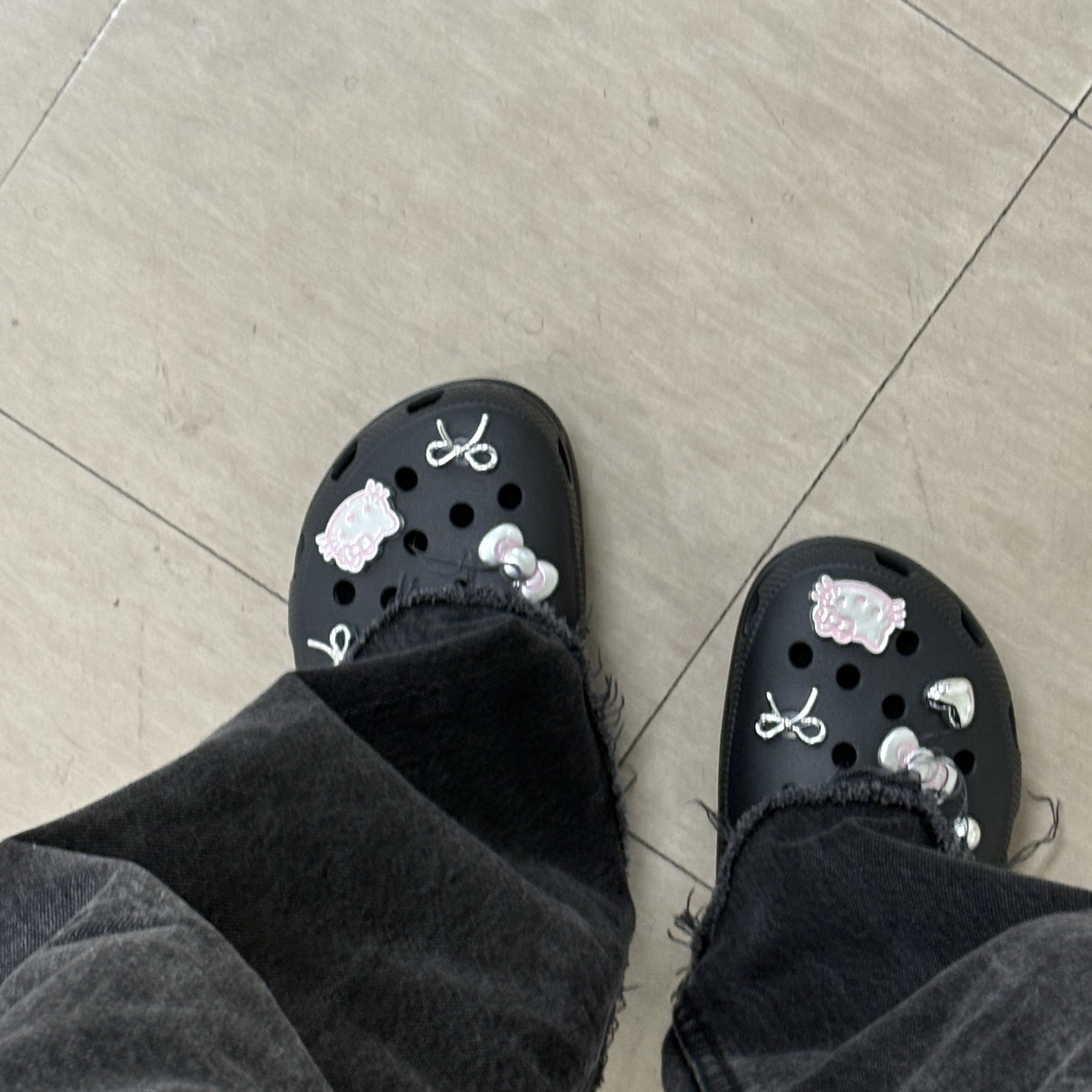 (W) Crocs Classic Platform Clog Black 착용 스타일