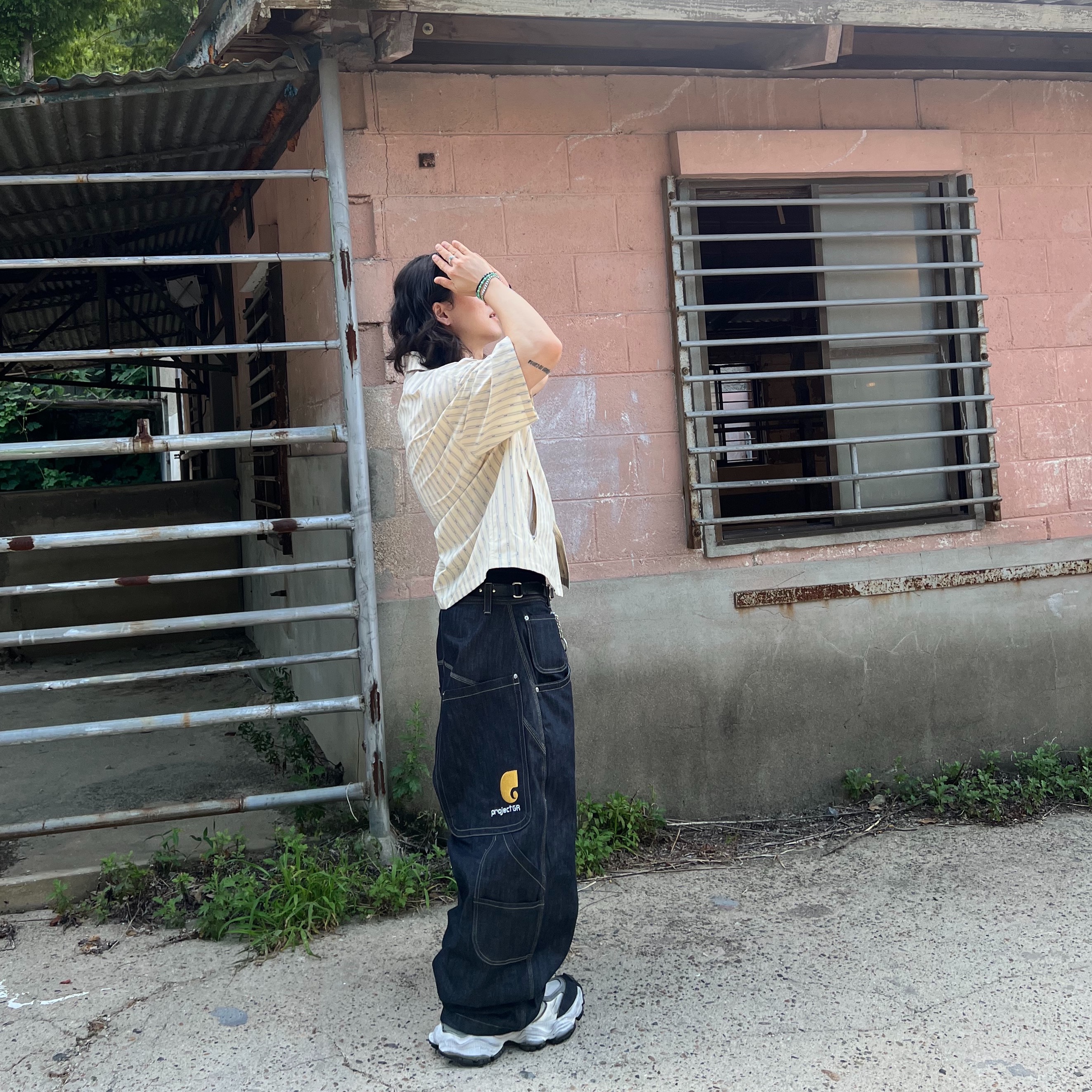 Nonnod Vacation Shirt Yellow Stipe, Balenciaga Cargo Sneakers White Grey 착용 스타일 - 5