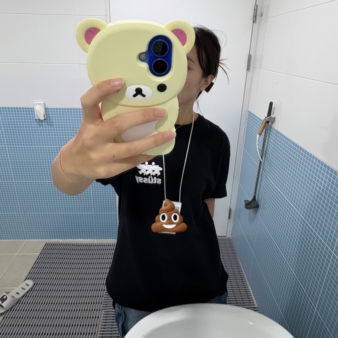 Stussy Surfwalk T-Shirt Black 착용 스타일