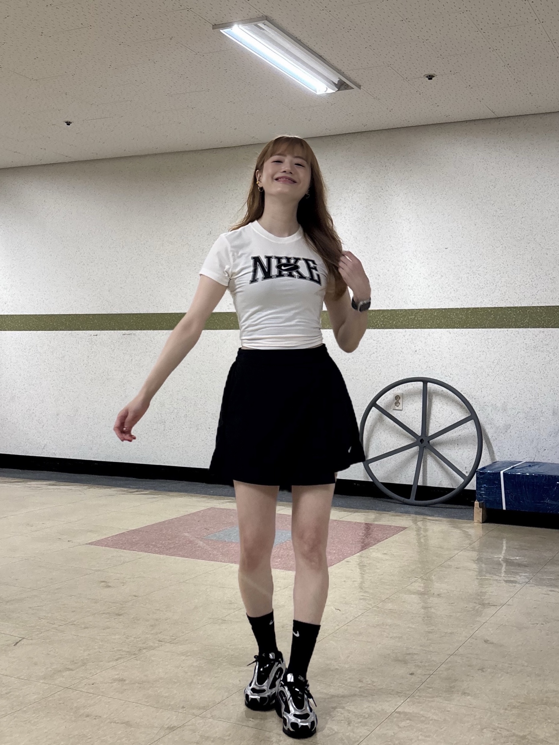 (W) Nike Air Max Muse Black and Metallic Silver, (W) Nike NSW Essential Woven Skort Black White - Asia 착용 스타일 - 7
