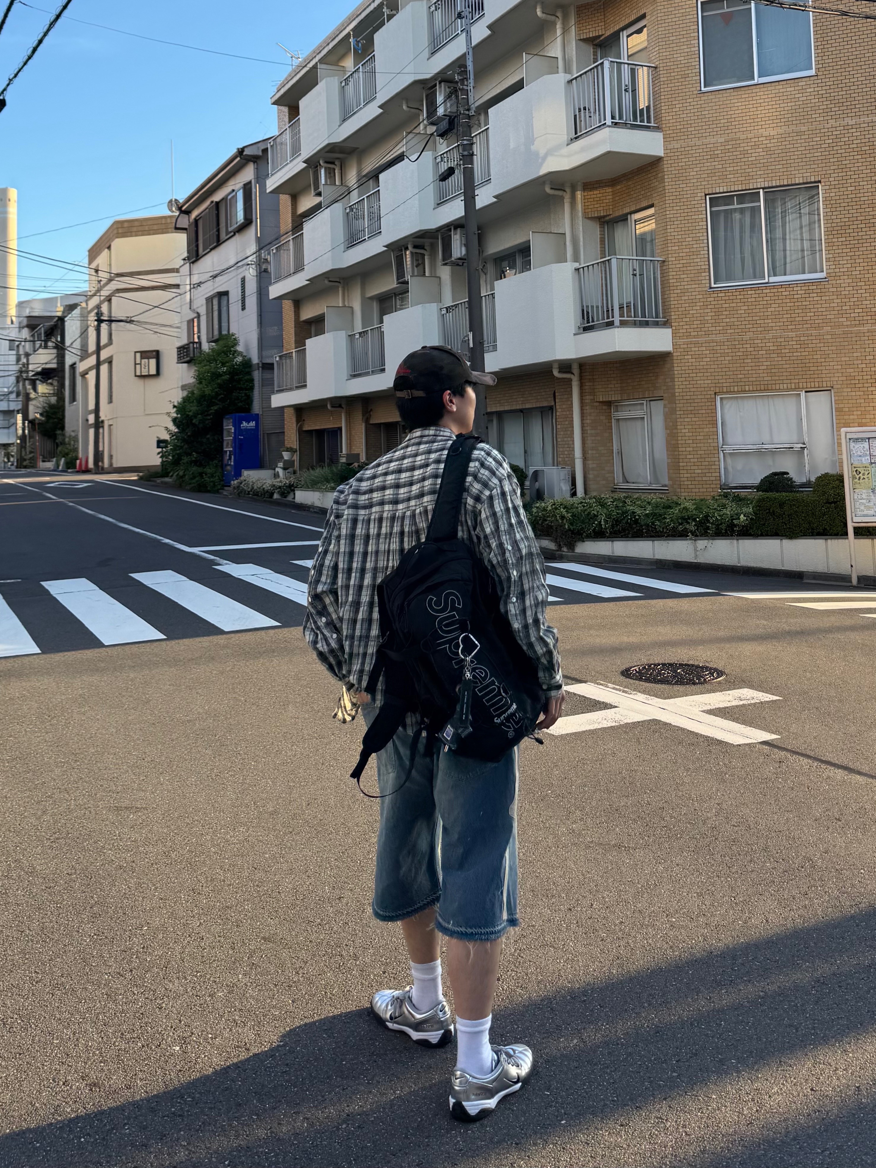 Kapital 14 oz. Denim 5P Bone Embroidery Short Pants Indigo (Processing), Nike Total 90 III SP Metallic Silver and Black 착용 스타일 - 3