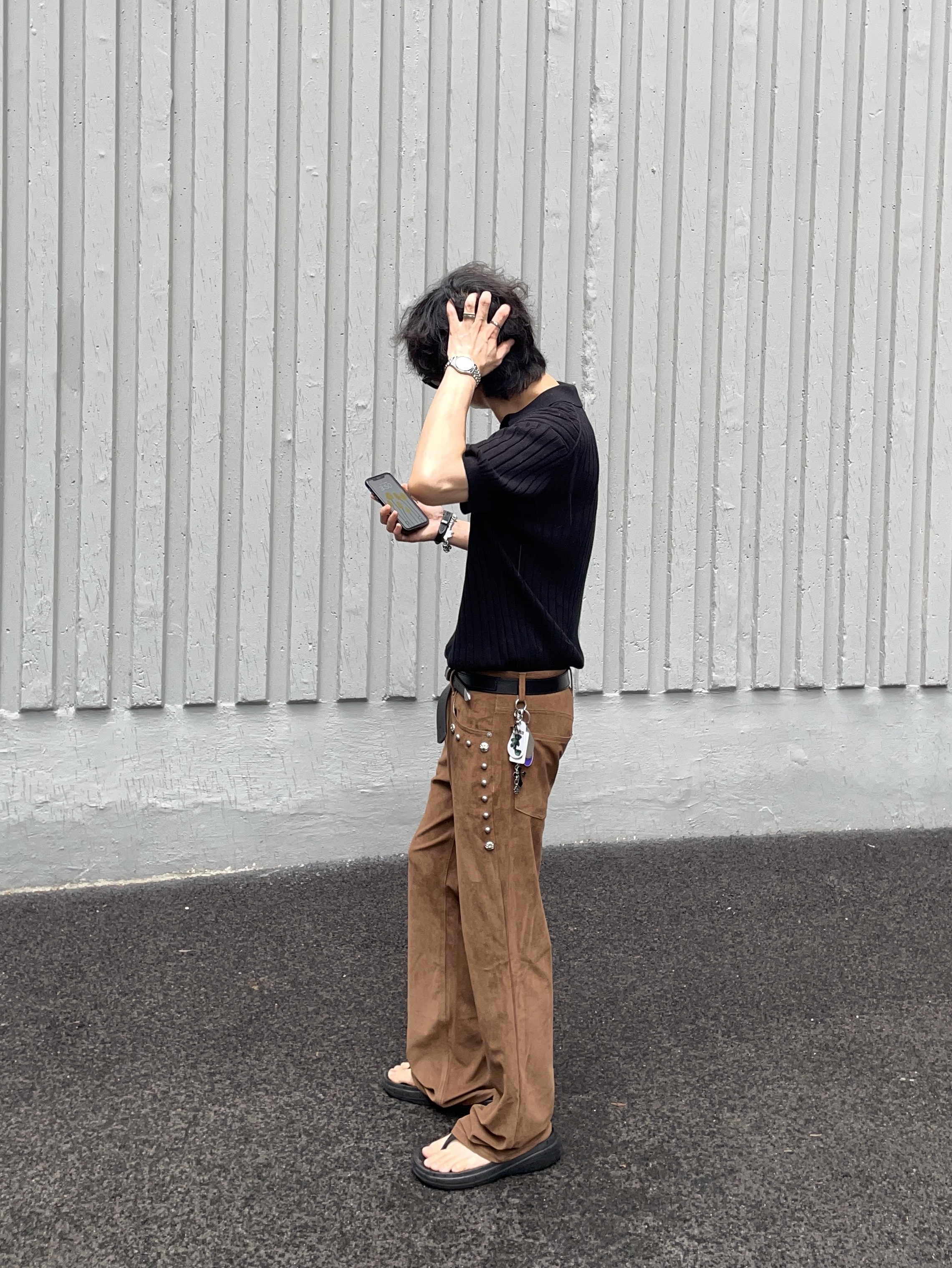 smallstupidtunes Stud Bootcut Suede Pants Brown, ALEXII Too Much Keyring Ver.2 착용 스타일 - 2
