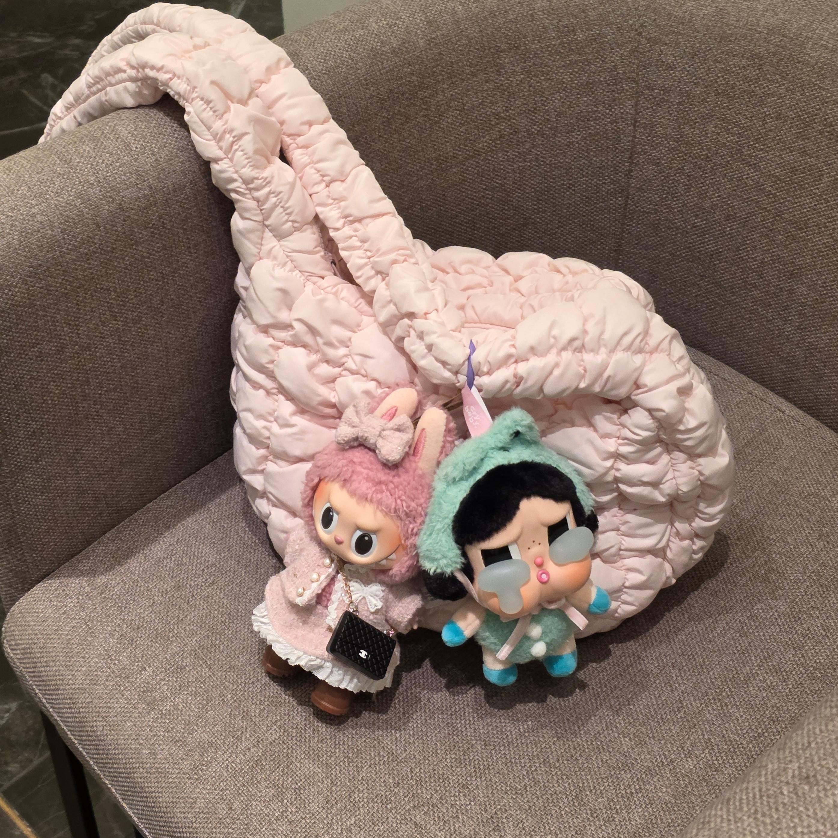 Pop Mart Crybaby Crying Again Series Plush Keyring What A Frog (Opened Case), Pop Mart Labubu The Monsters Labubu Tasty Macarons Series Lyche Berry Keyring 착용 스타일 - 2