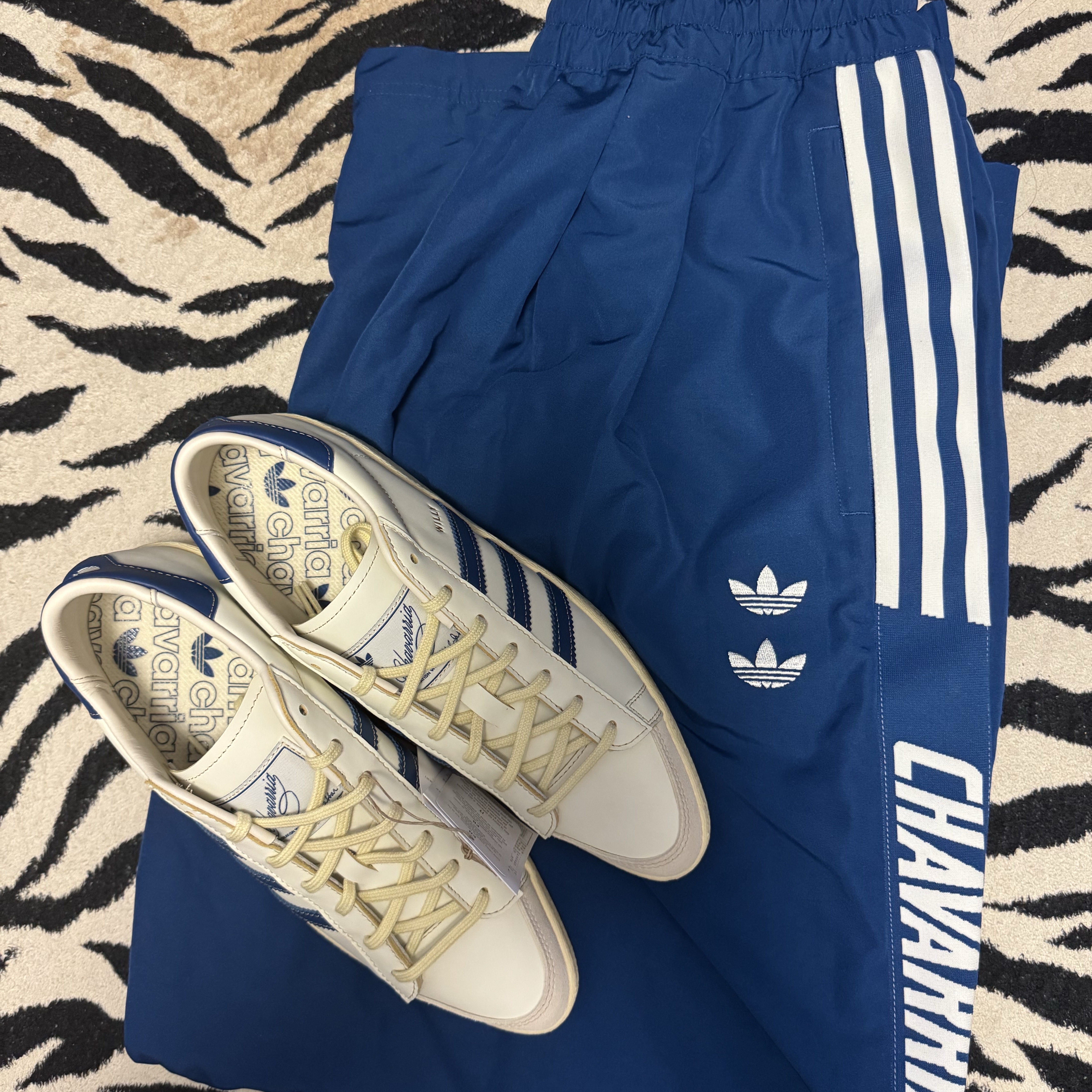 Adidas x Willy Chavarria Jabbar Dress Off White Dark Marine, Adidas x Willy Chavarria Knit Track Pants Dark Marine - KR Sizing 착용 스타일