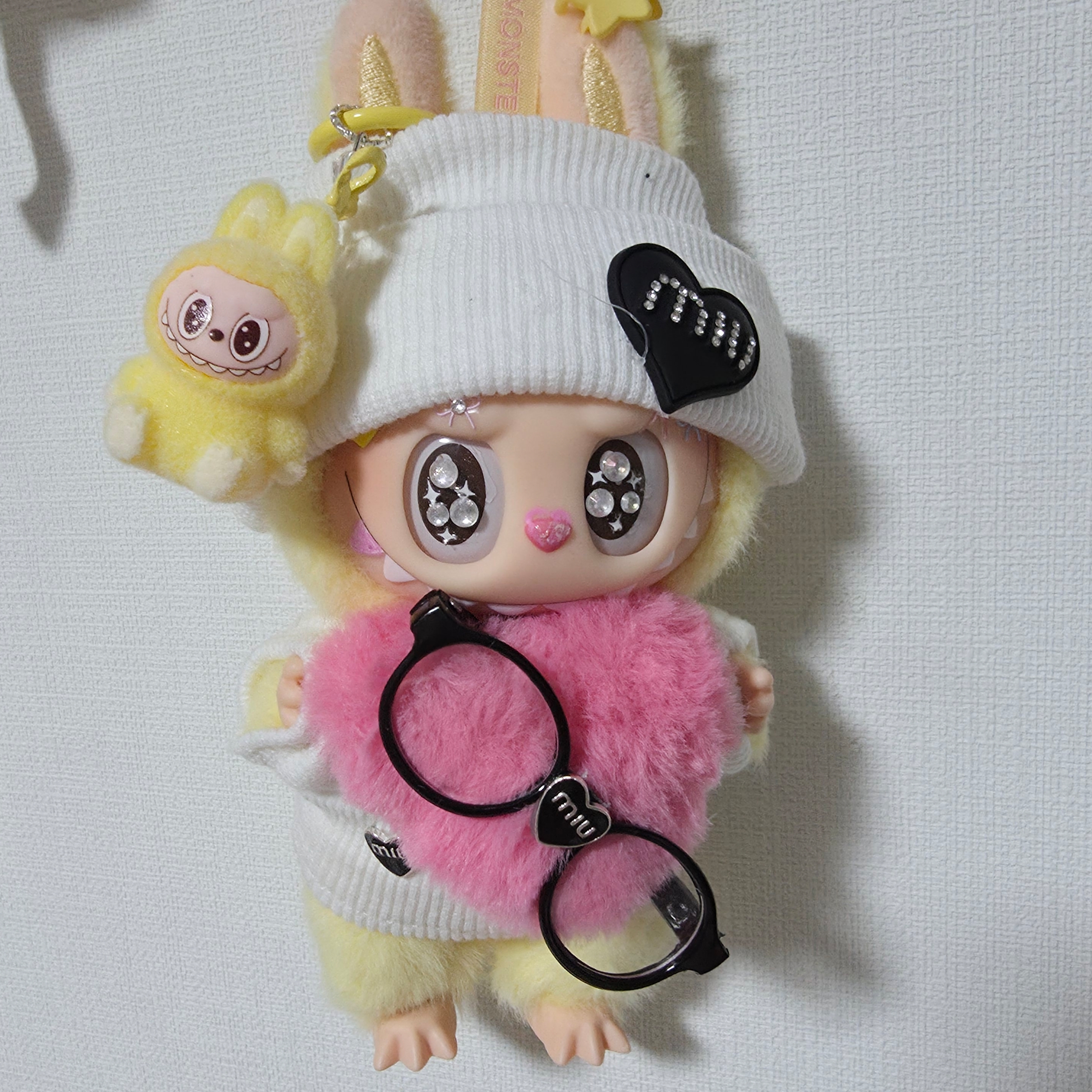 Pop Mart The Monsters Checkmate Series Plush Keyring 착용 스타일