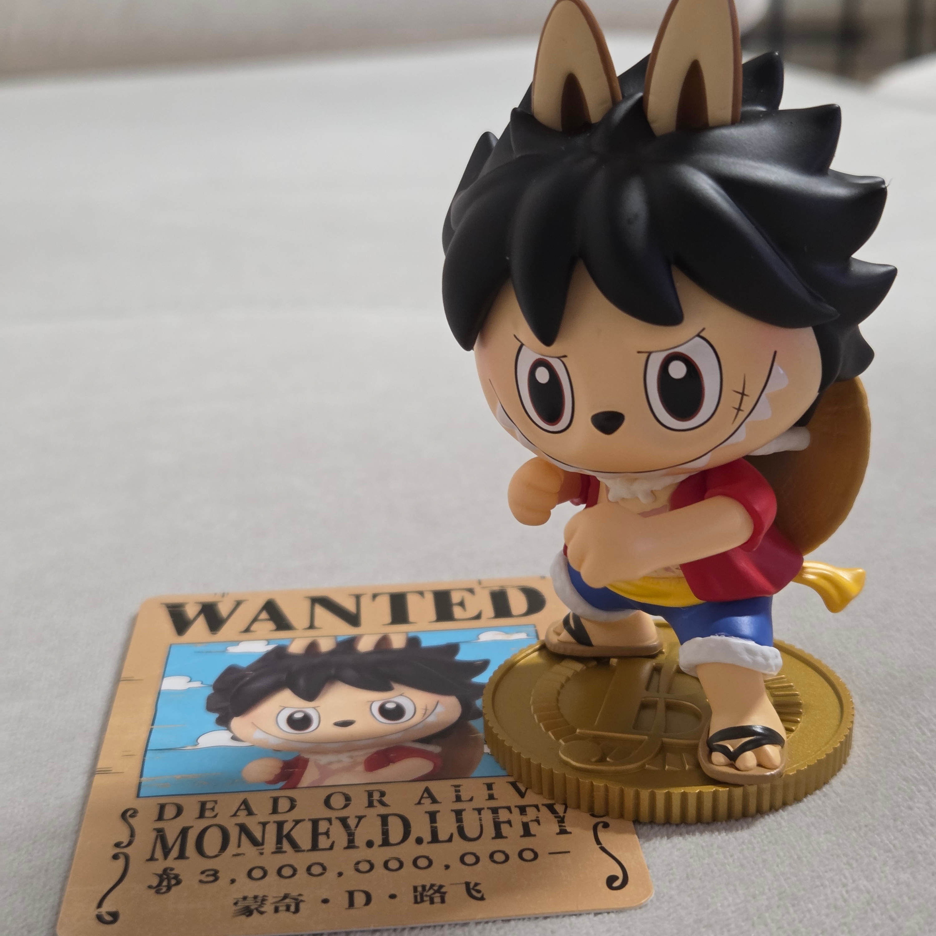 Pop Mart Labubu The Monsters x One Piece Series Figures Monkey.D.Luffy (Opened Case) 착용 스타일