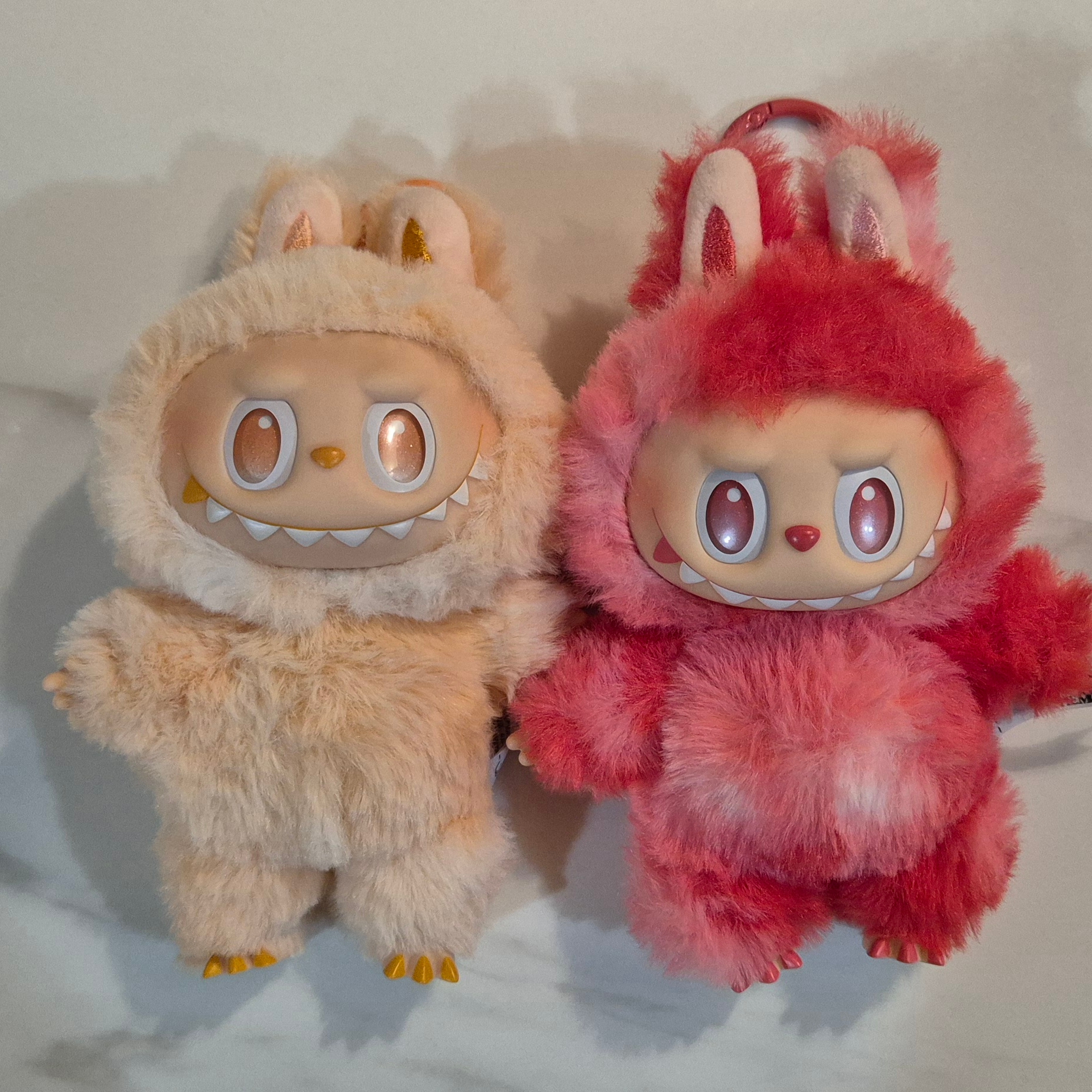 Pop Mart Labubu The Monsters Highlight Series Sealed Case (Bundle of 2/1 Blind Box) 착용 스타일