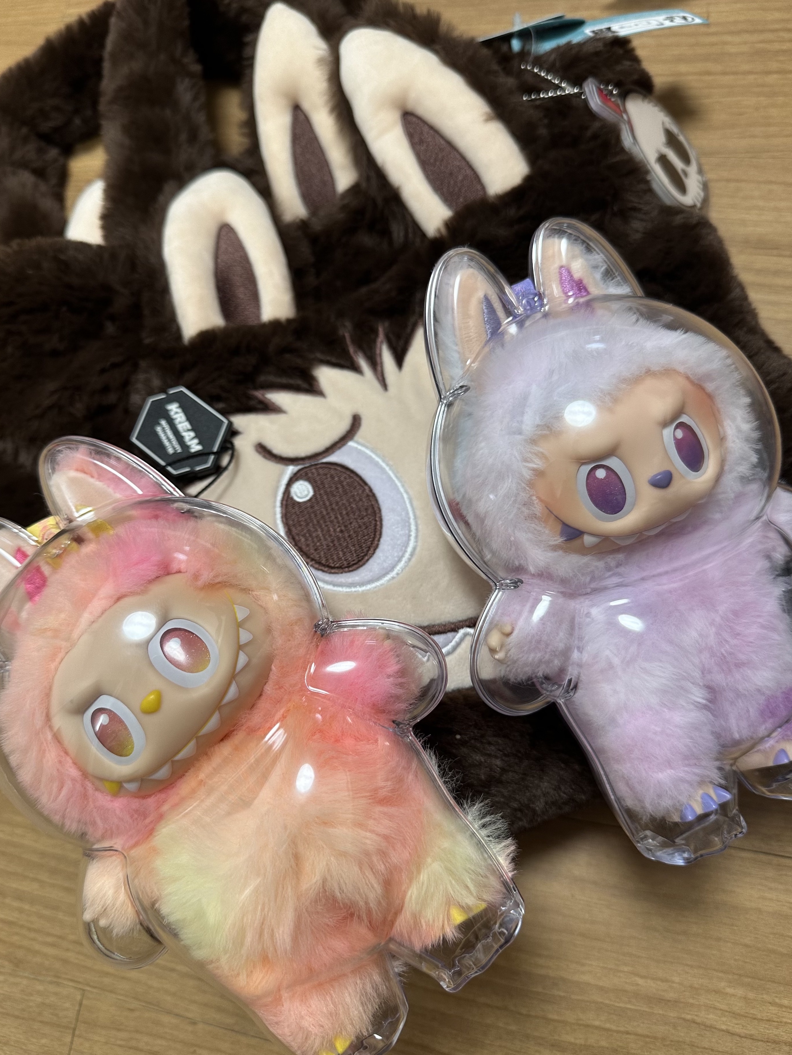 Pop Mart Labubu Classic Bag Series Reversible Plush Bag Brown, Pop Mart Labubu The Monsters Highlight Series Luck Keyring (Opened Case) 착용 스타일 - 3